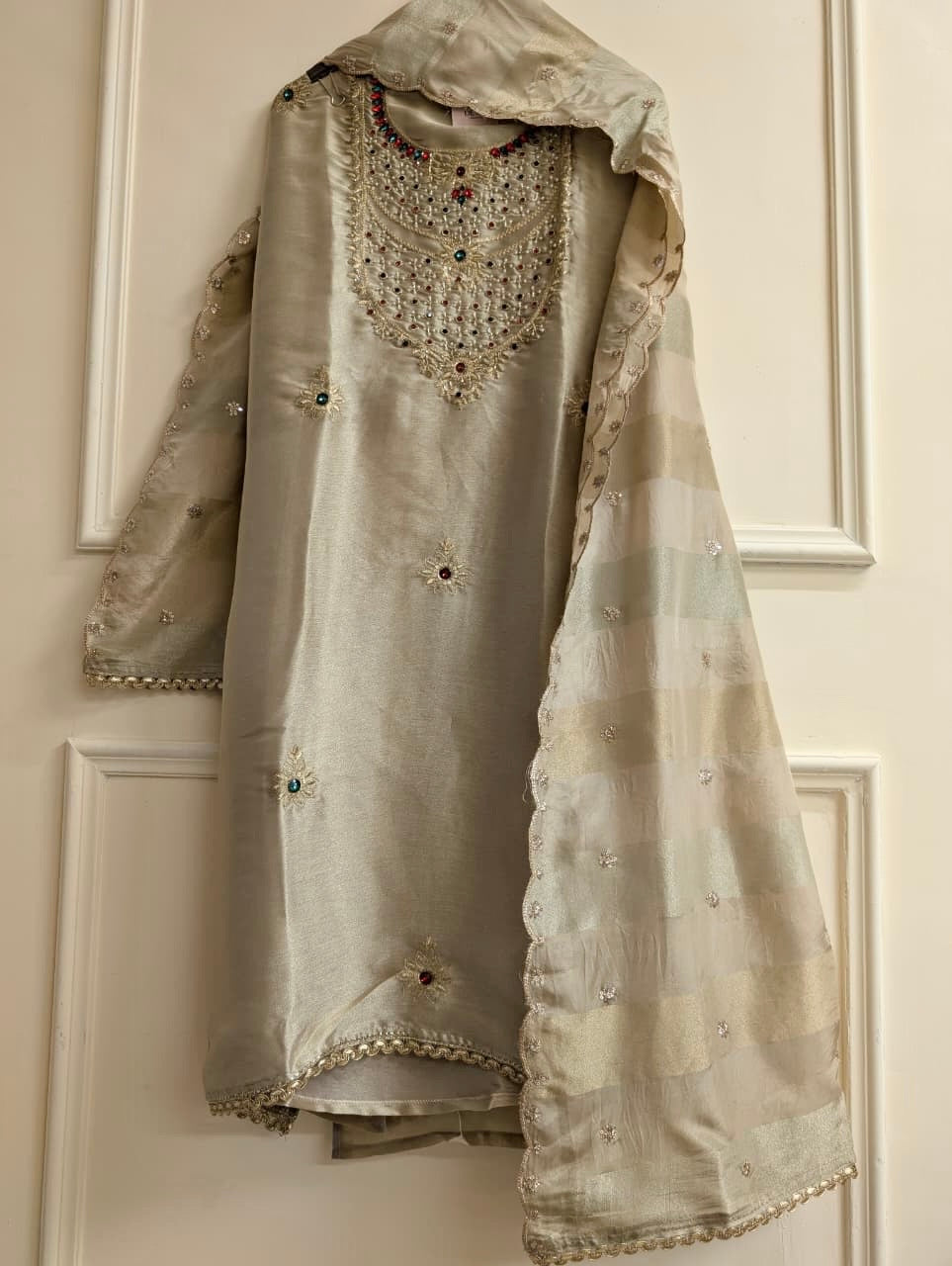 Grey Pure Tissue Giraffe Silk Hand Unstitched 3-Piece Suit (Devri – D.No 13810)