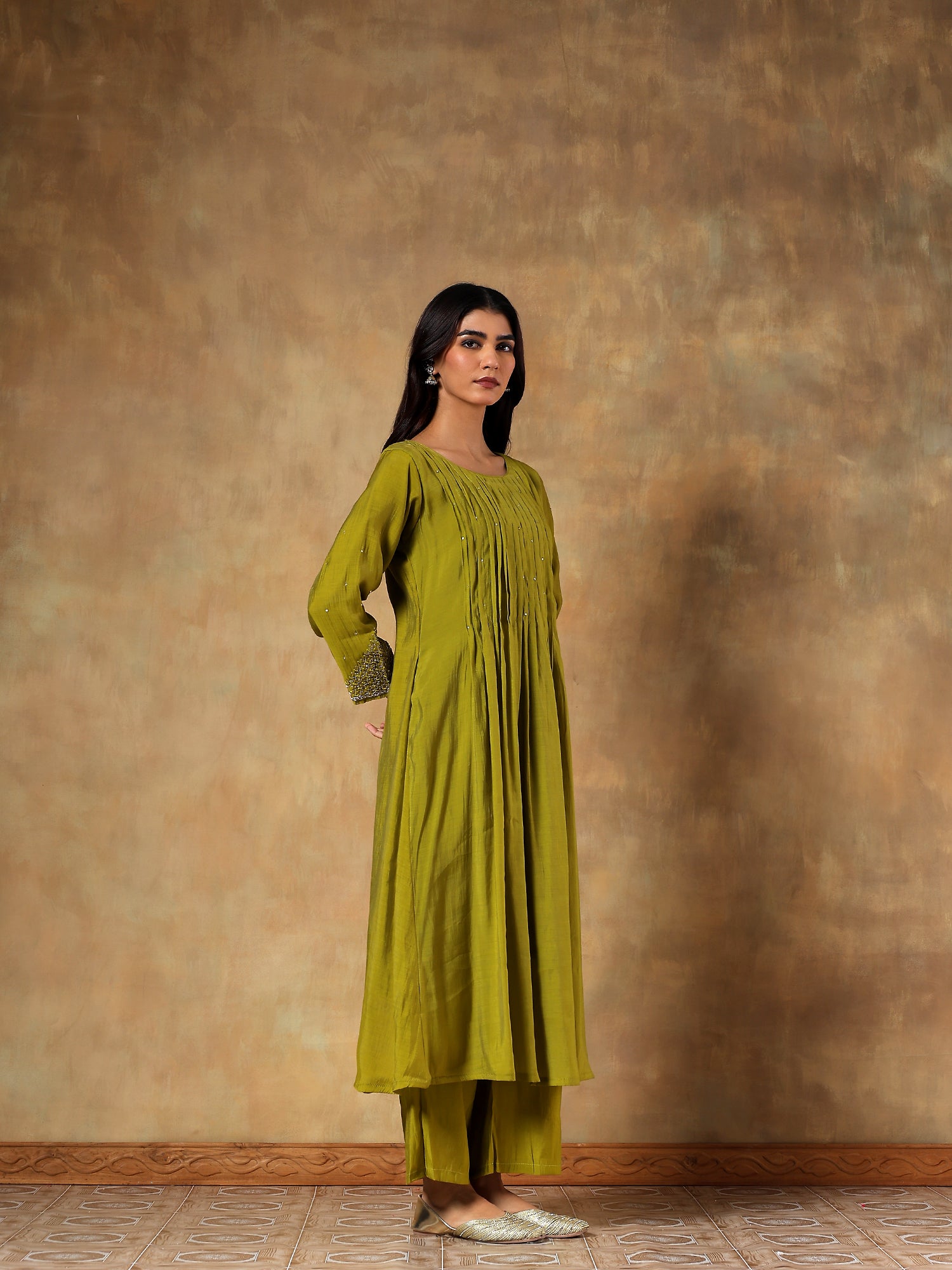 Aaral Mul Chanderi Hand-Embroidered 3-Piece Set (Devri – D.No 1083)