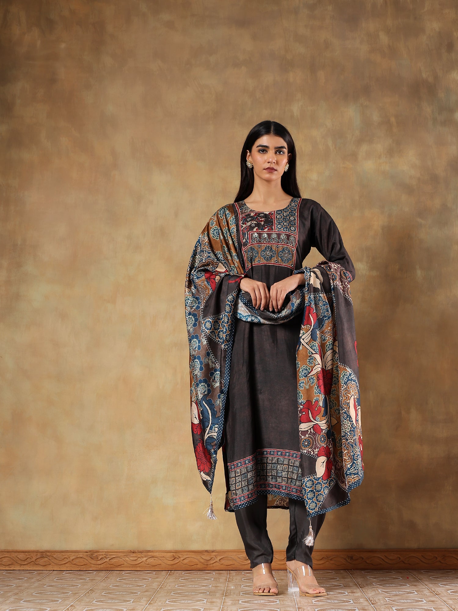 Inaaya Russian Silk Printed 3-Piece Set (Devri – D.No 2006)