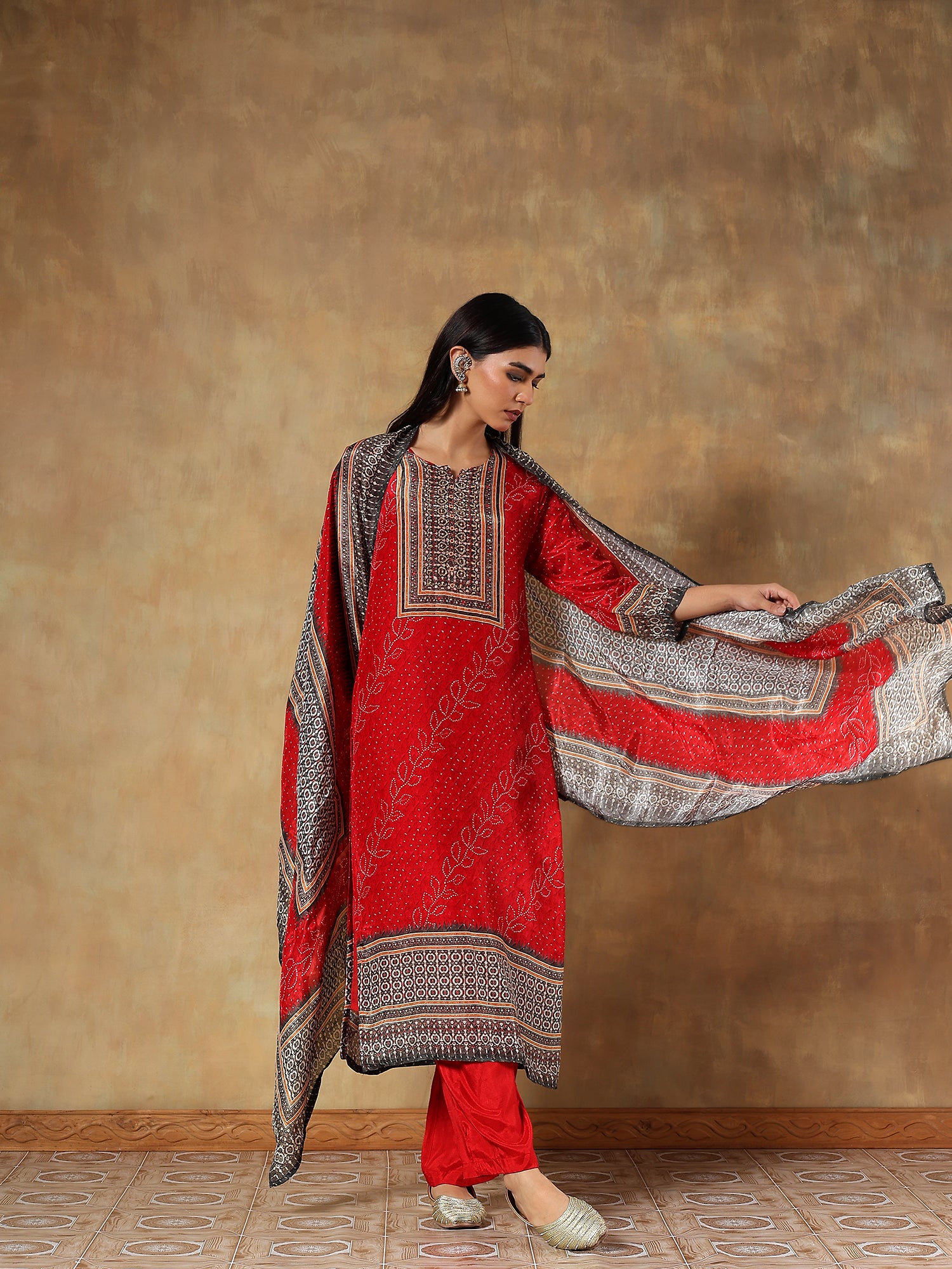 Suhani Natural Crepe Printed 3-Piece Set (Devri – D.No 1060)