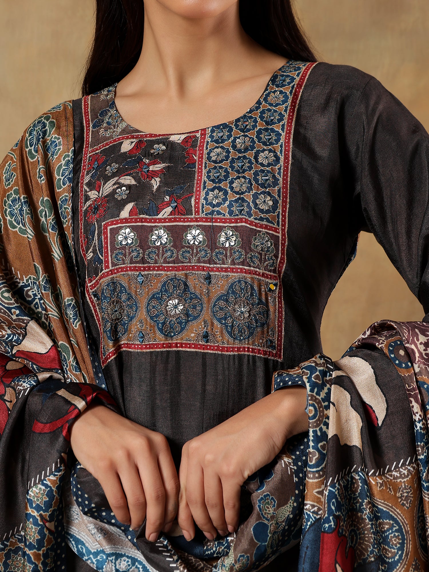 Inaaya Russian Silk Printed 3-Piece Set (Devri – D.No 2006)