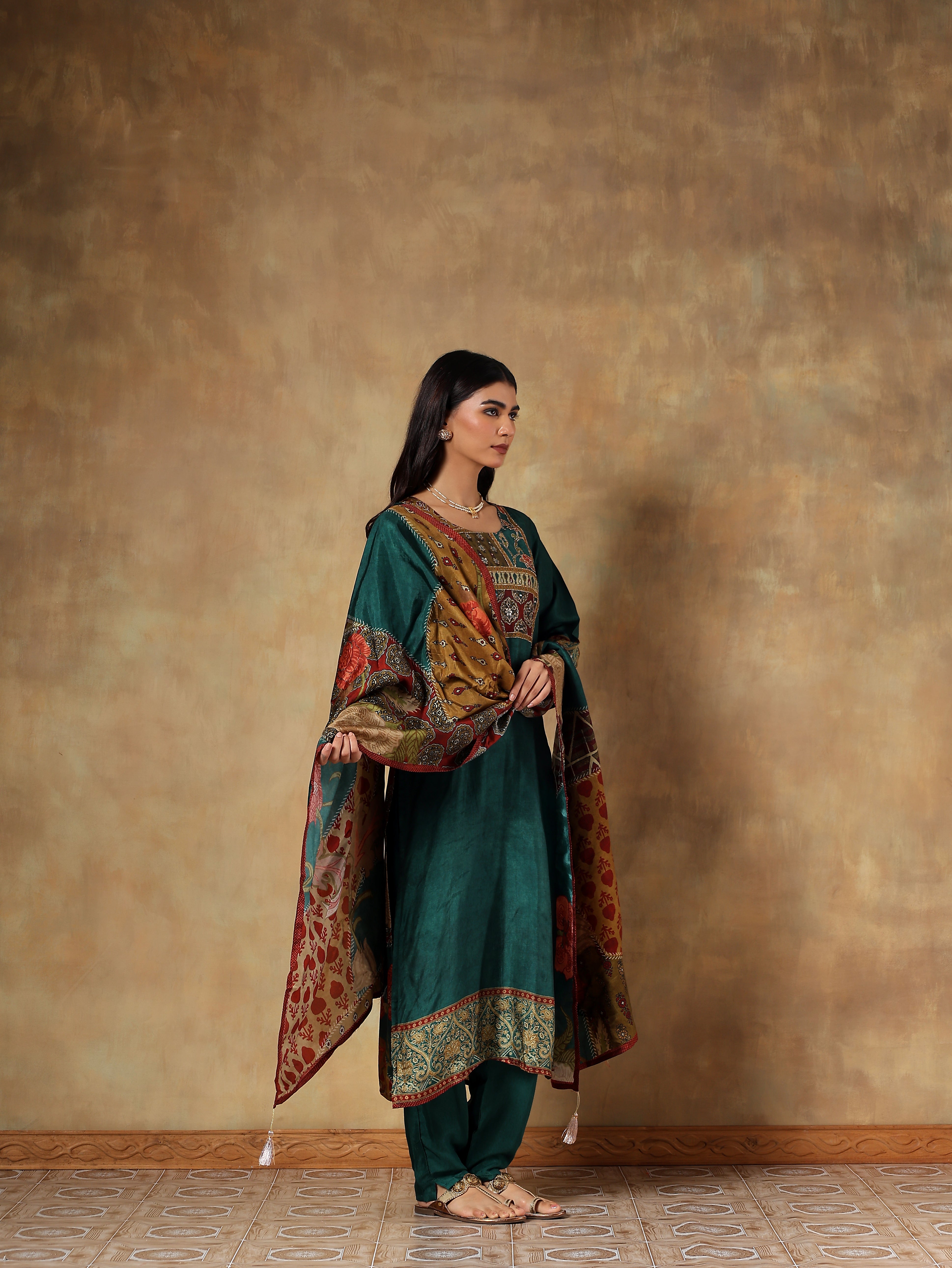 Aamani Russian Silk Printed 3-Piece Set (Devri – D.No 1089)