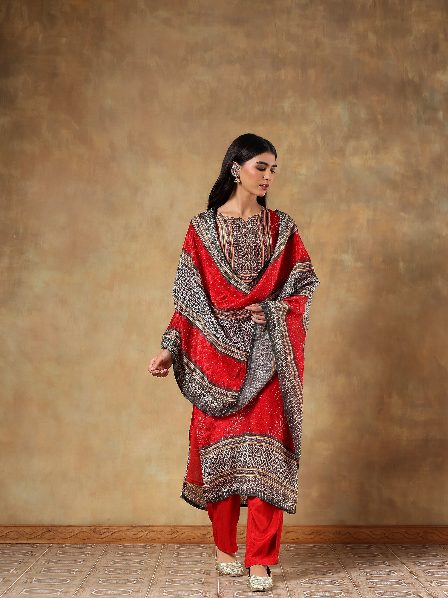 Suhani Natural Crepe Printed 3-Piece Set (Devri – D.No 1060)