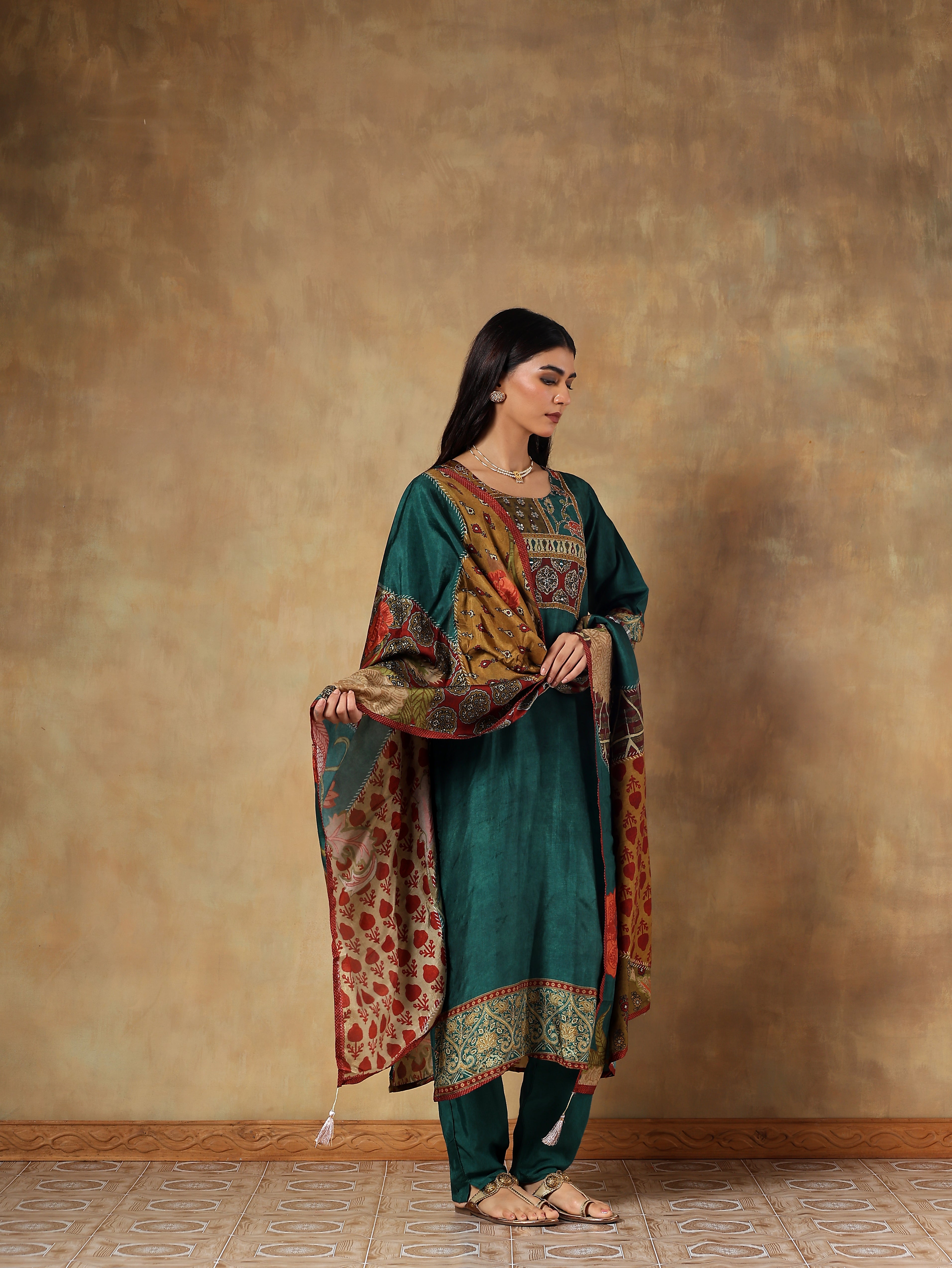 Aamani Russian Silk Printed 3-Piece Set (Devri – D.No 1089)