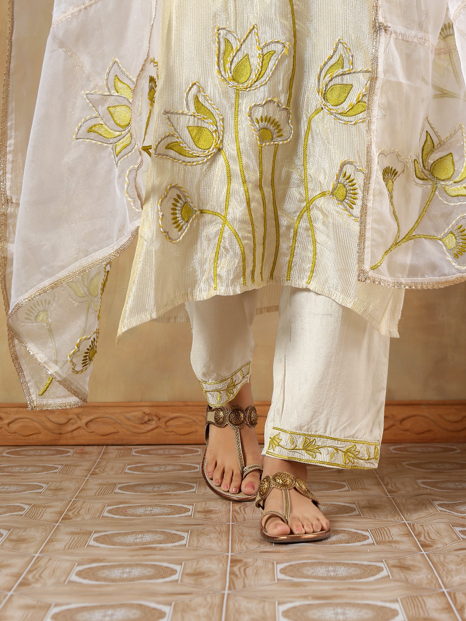 Aaryaa Tissue Silk Hand-Embroidered 3-Piece Set (Devri – D.No 1066)