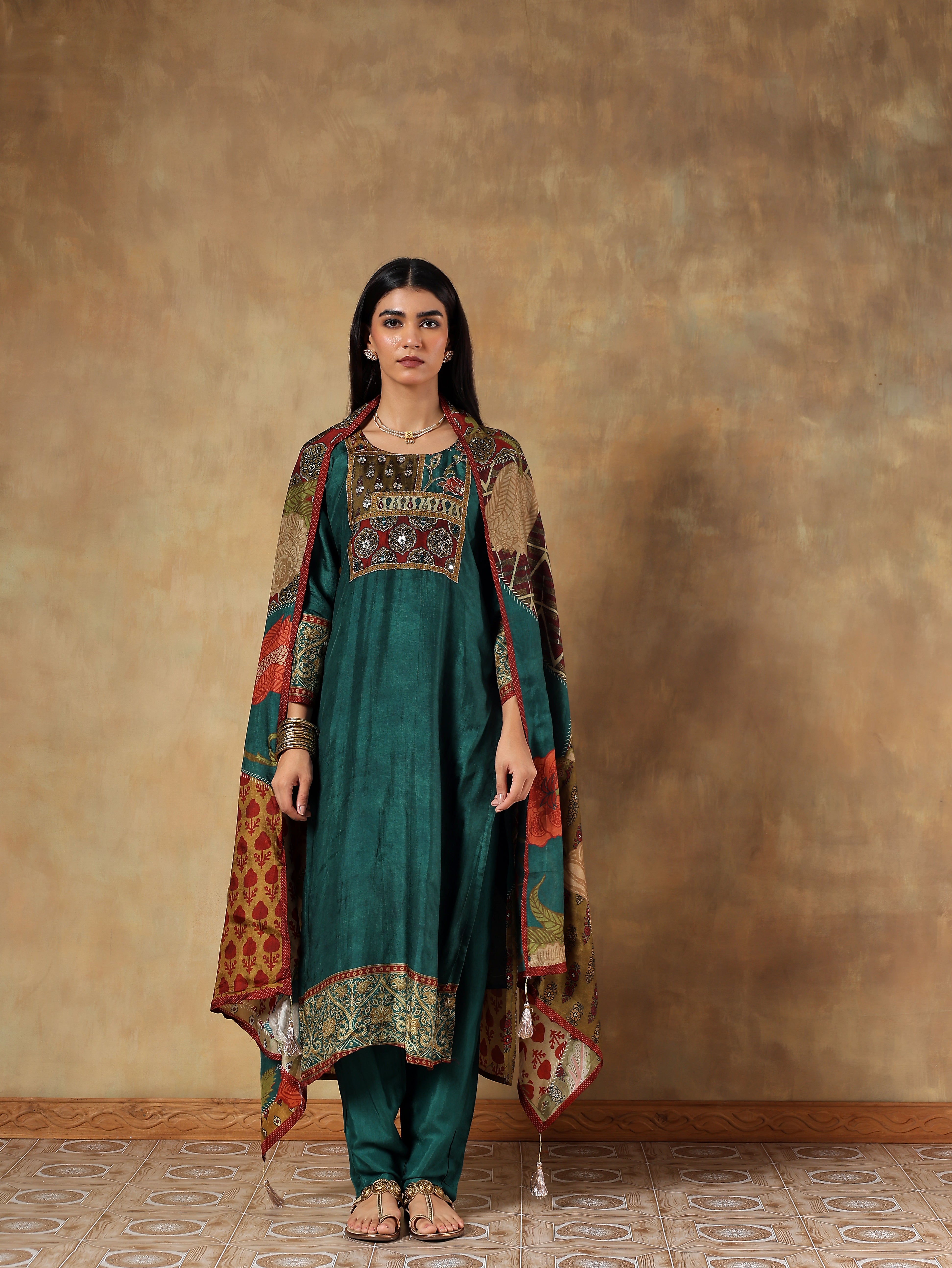Aamani Russian Silk Printed 3-Piece Set (Devri – D.No 1089)