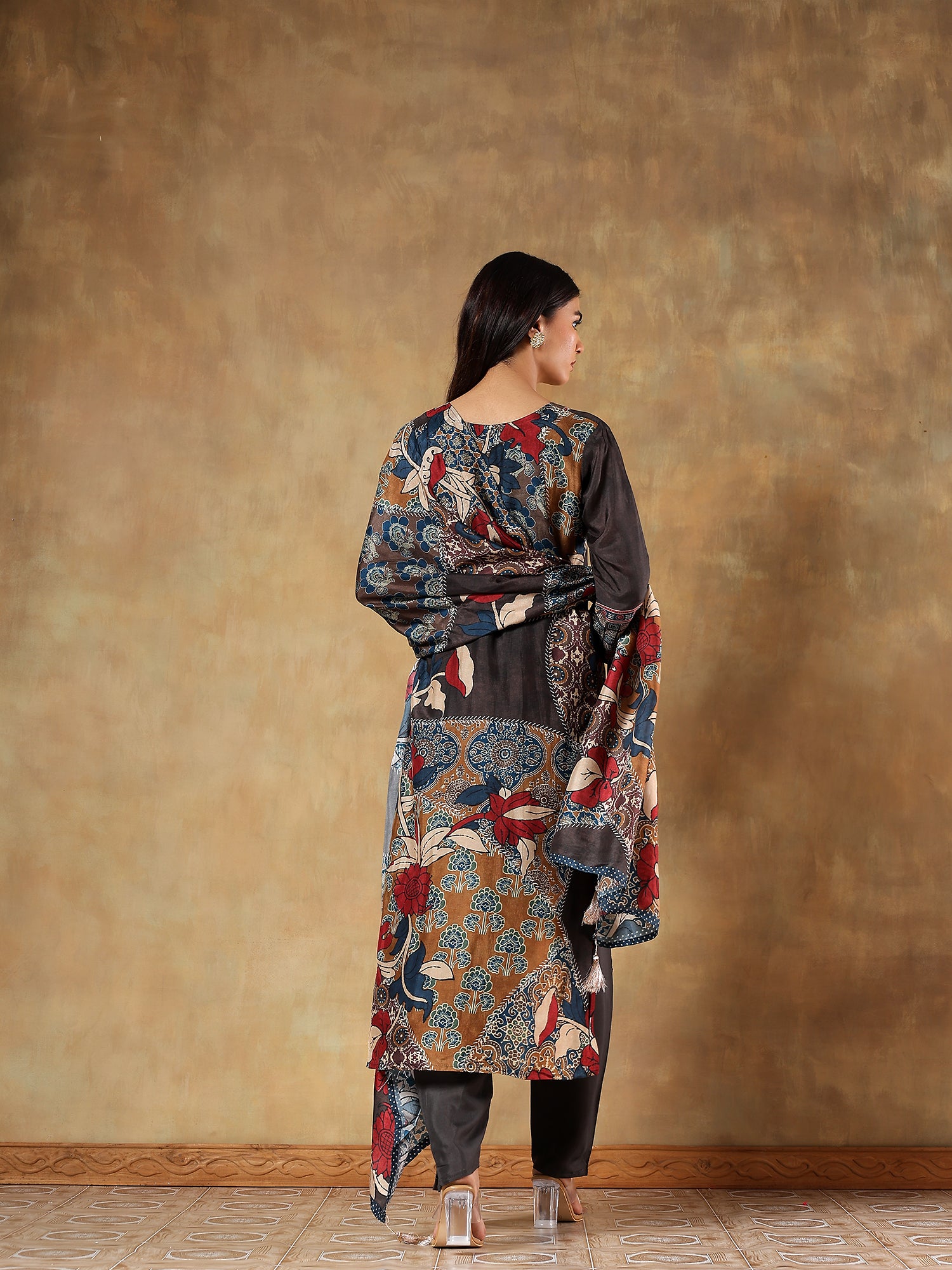 Inaaya Russian Silk Printed 3-Piece Set (Devri – D.No 2006)