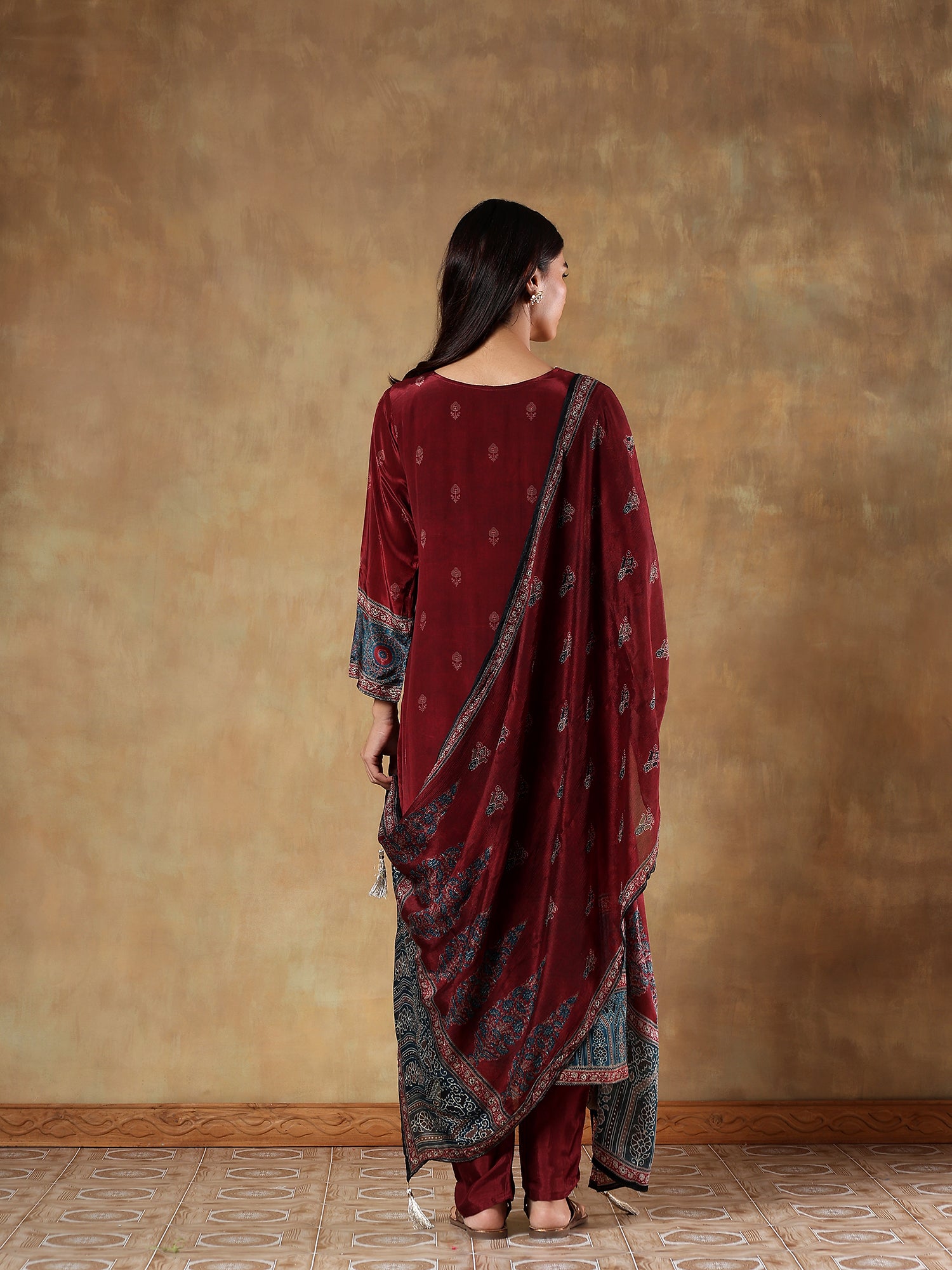 Mehar Maroon Natura Crepe Embroidered 3-Piece Set - {2002}