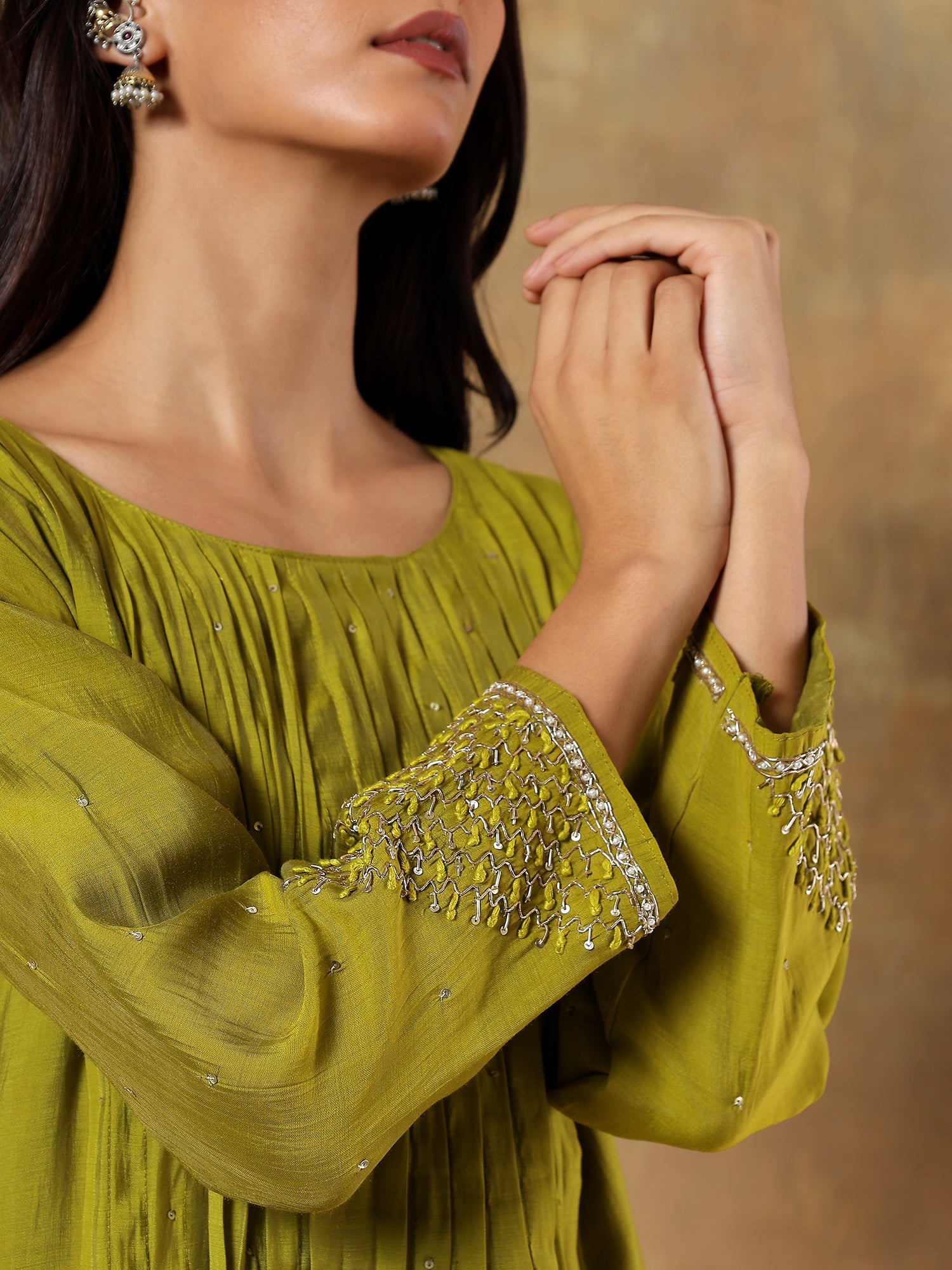 Aaral Mul Chanderi Hand-Embroidered 3-Piece Set (Devri – D.No 1083)