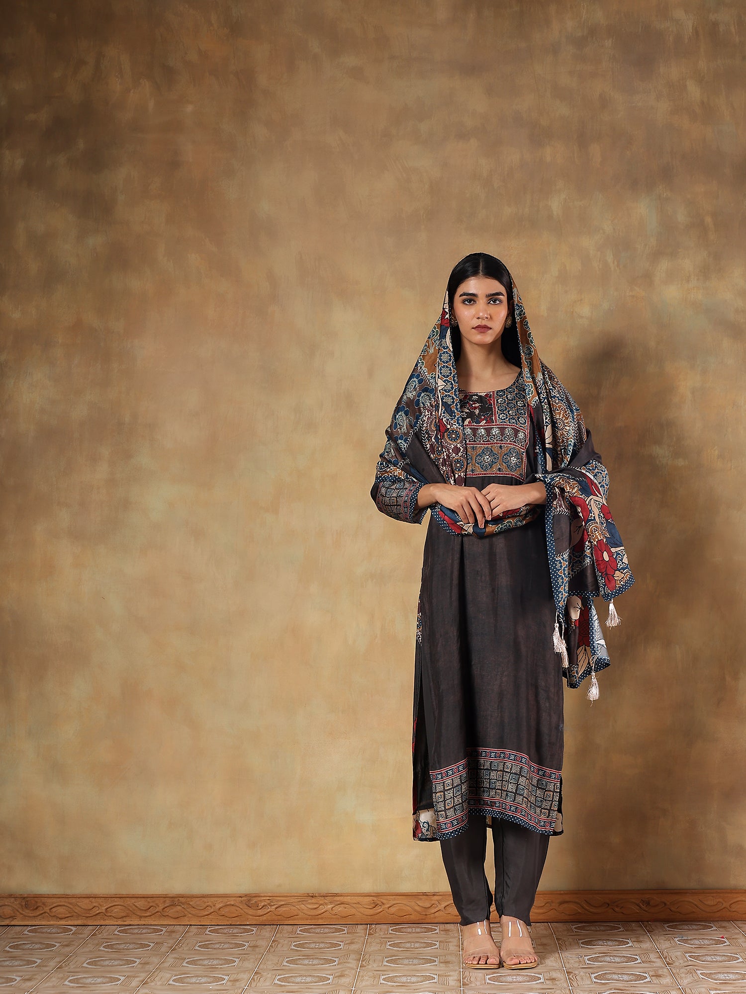 Inaaya Russian Silk Printed 3-Piece Set (Devri – D.No 2006)