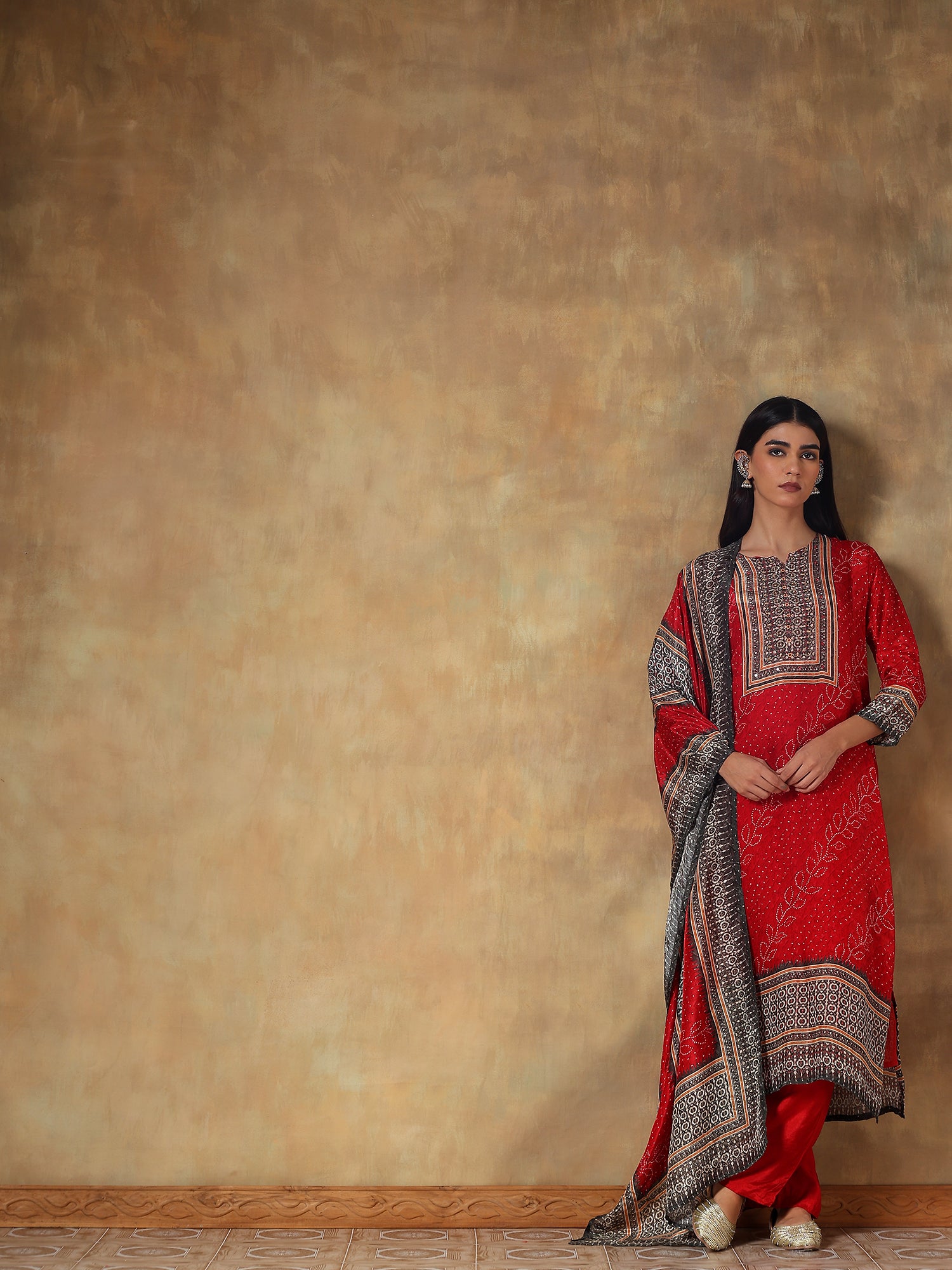 Suhani Natural Crepe Printed 3-Piece Set (Devri – D.No 1060)