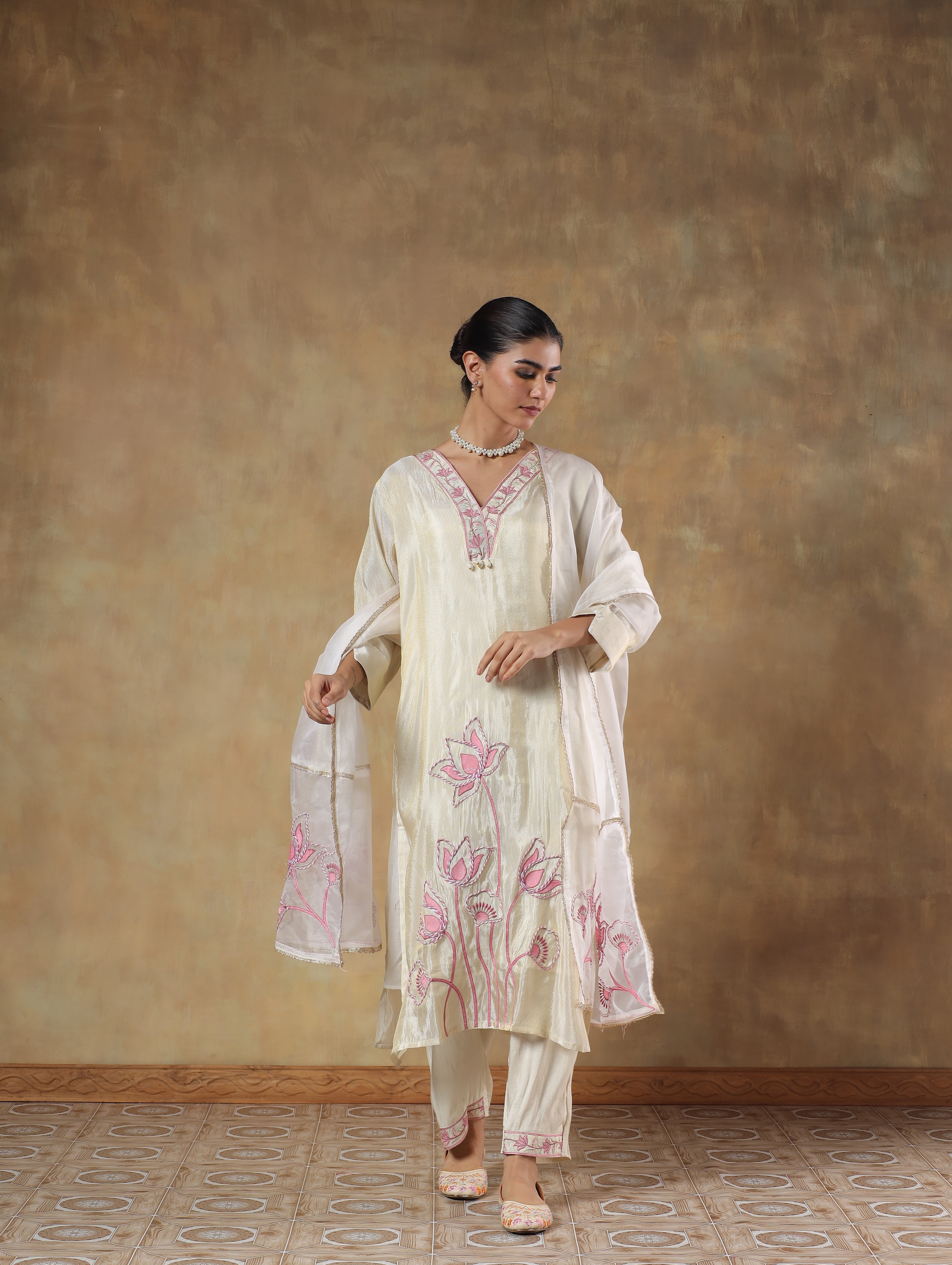 Aaryaa Tissue Silk Hand-Embroidered 3-Piece Set (Devri – D.No 1067)