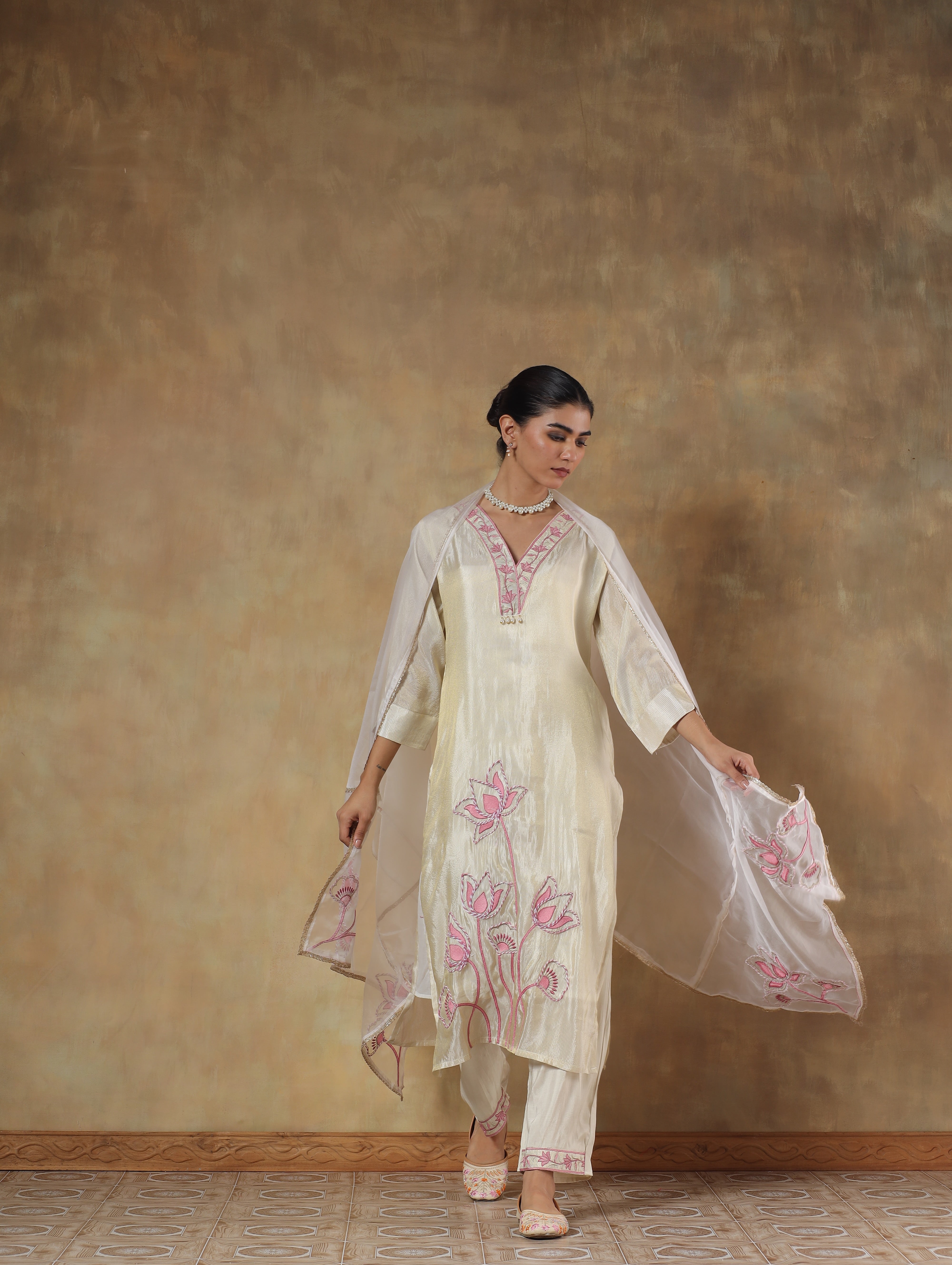 Aaryaa Tissue Silk Hand-Embroidered 3-Piece Set (Devri – D.No 1067)