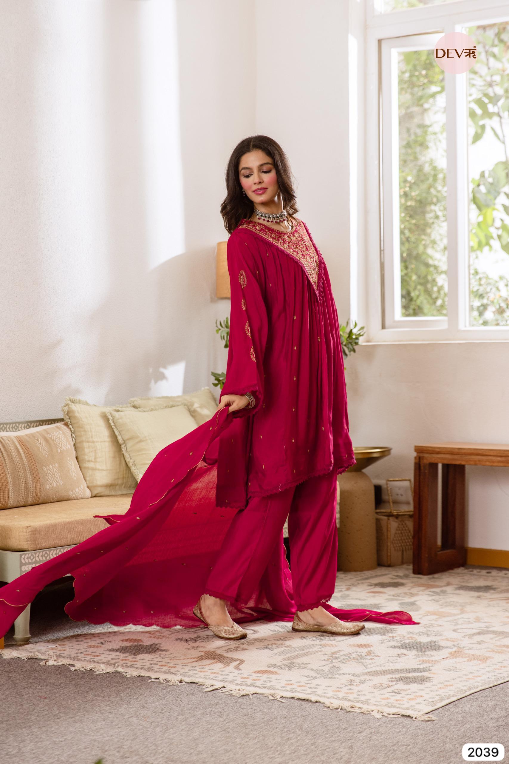 Vasundhra Mul Chanderi Embroidered Magenta 3-Piece Set (Devri – D.No 2039)