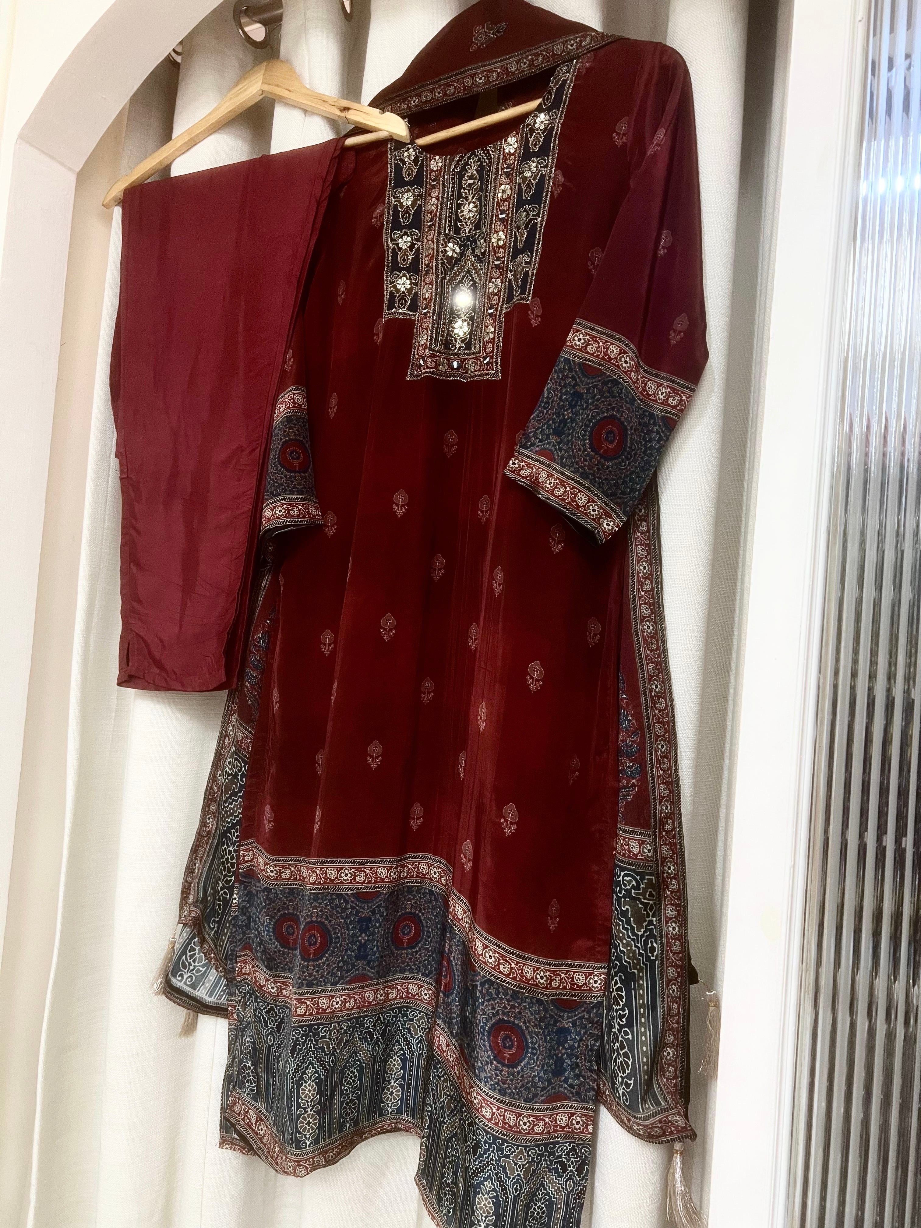 Mehar Maroon natural crepe Embroidered 3-Piece Set - {2002}