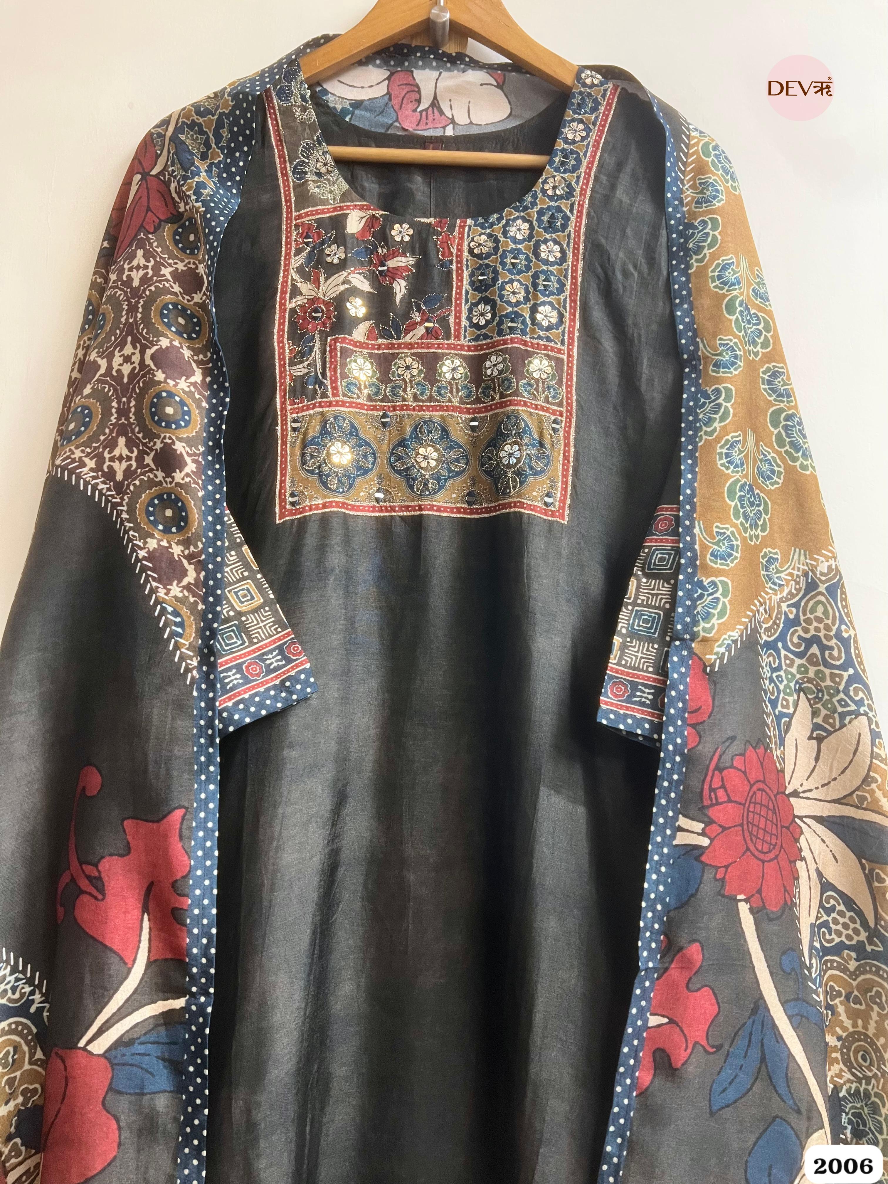 Inaaya Russian Silk Printed 3-Piece Set (Devri – D.No 2006)