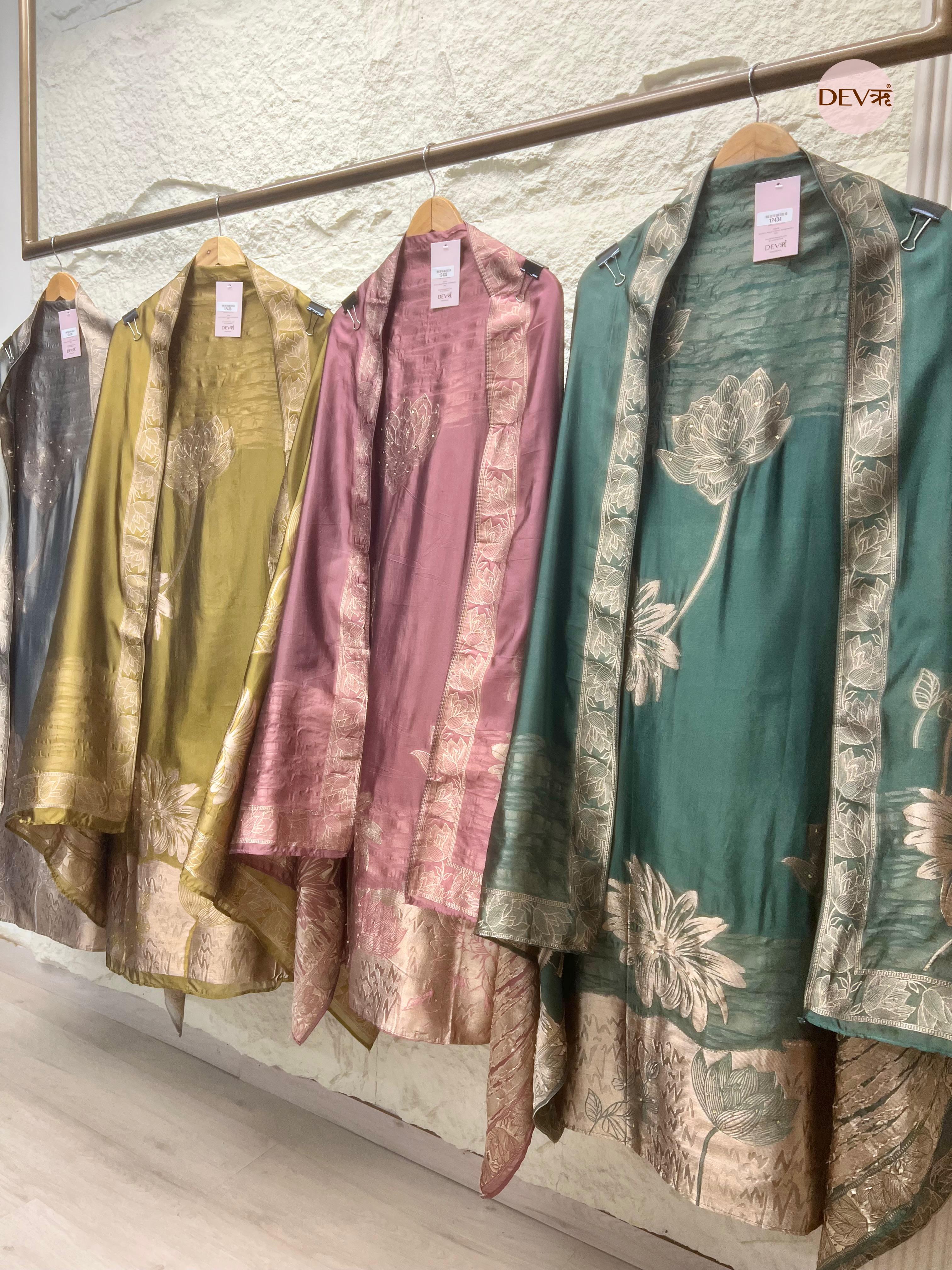 Dusty Rose Banarasi Silk Embroidered Unstitched 3-Piece Suit (Devri – D.No .12433)