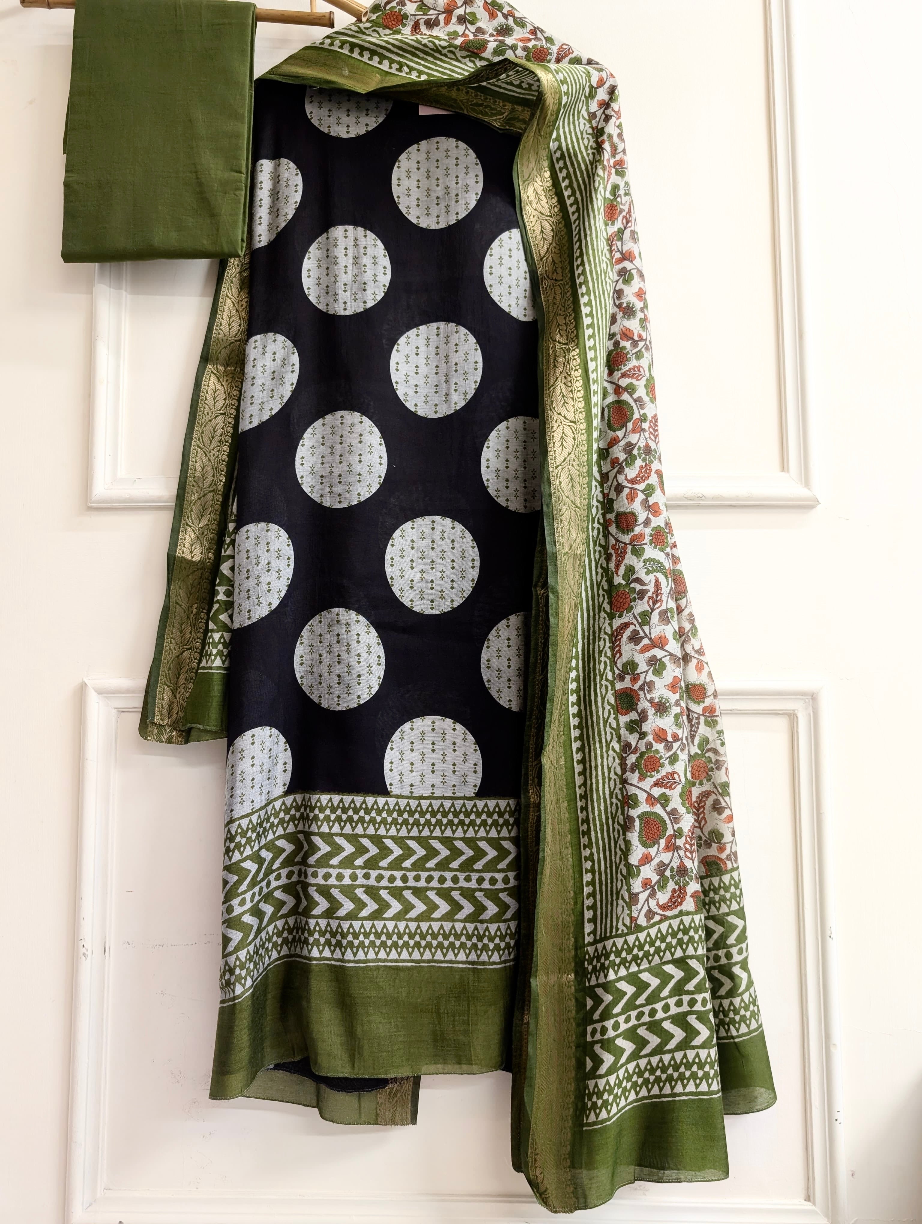 Black Maheshwari Silk Printed Unstitched 3-Piece Suit (Devri – D.No 13619)