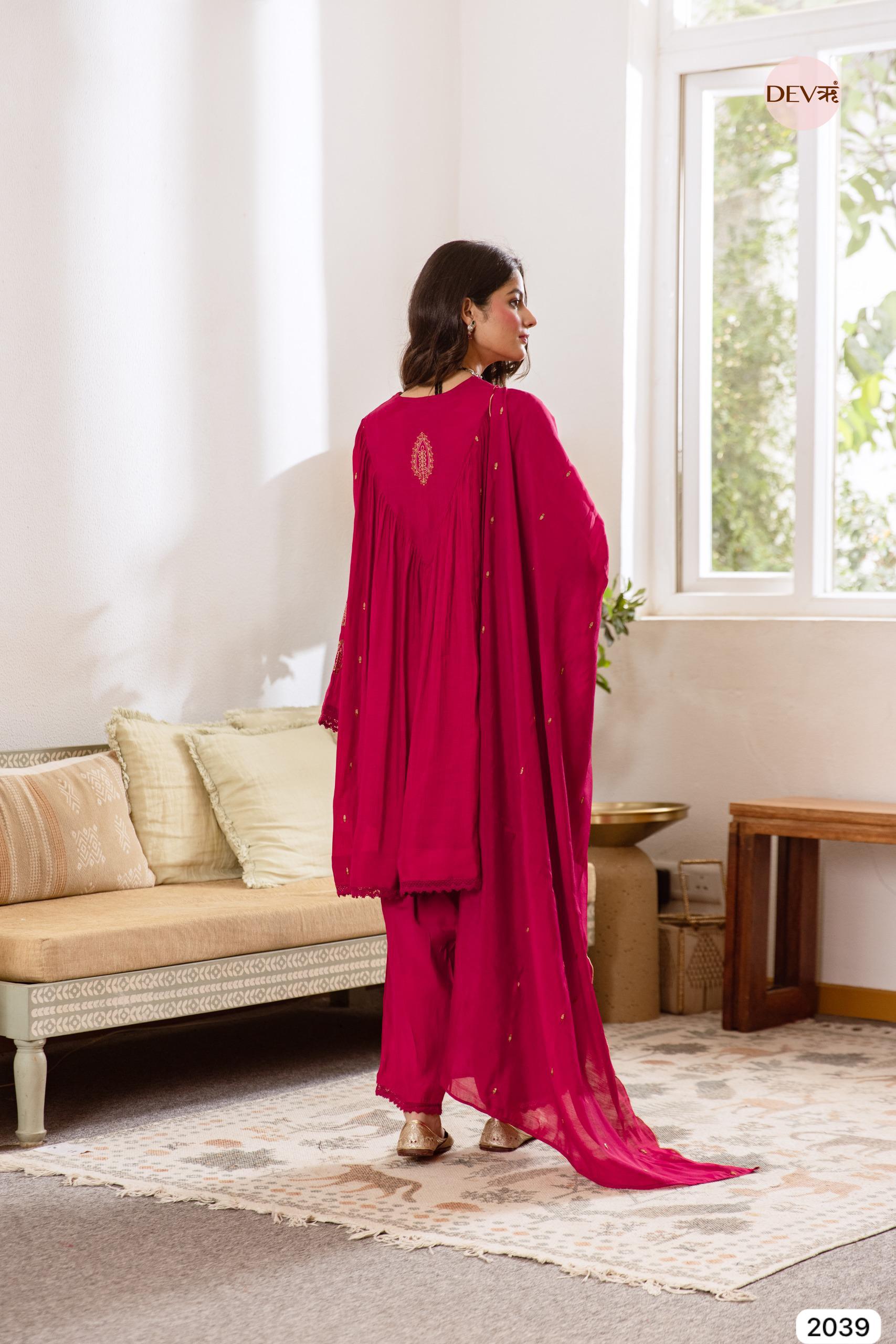 Vasundhra Mul Chanderi Embroidered Magenta 3-Piece Set (Devri – D.No 2039)