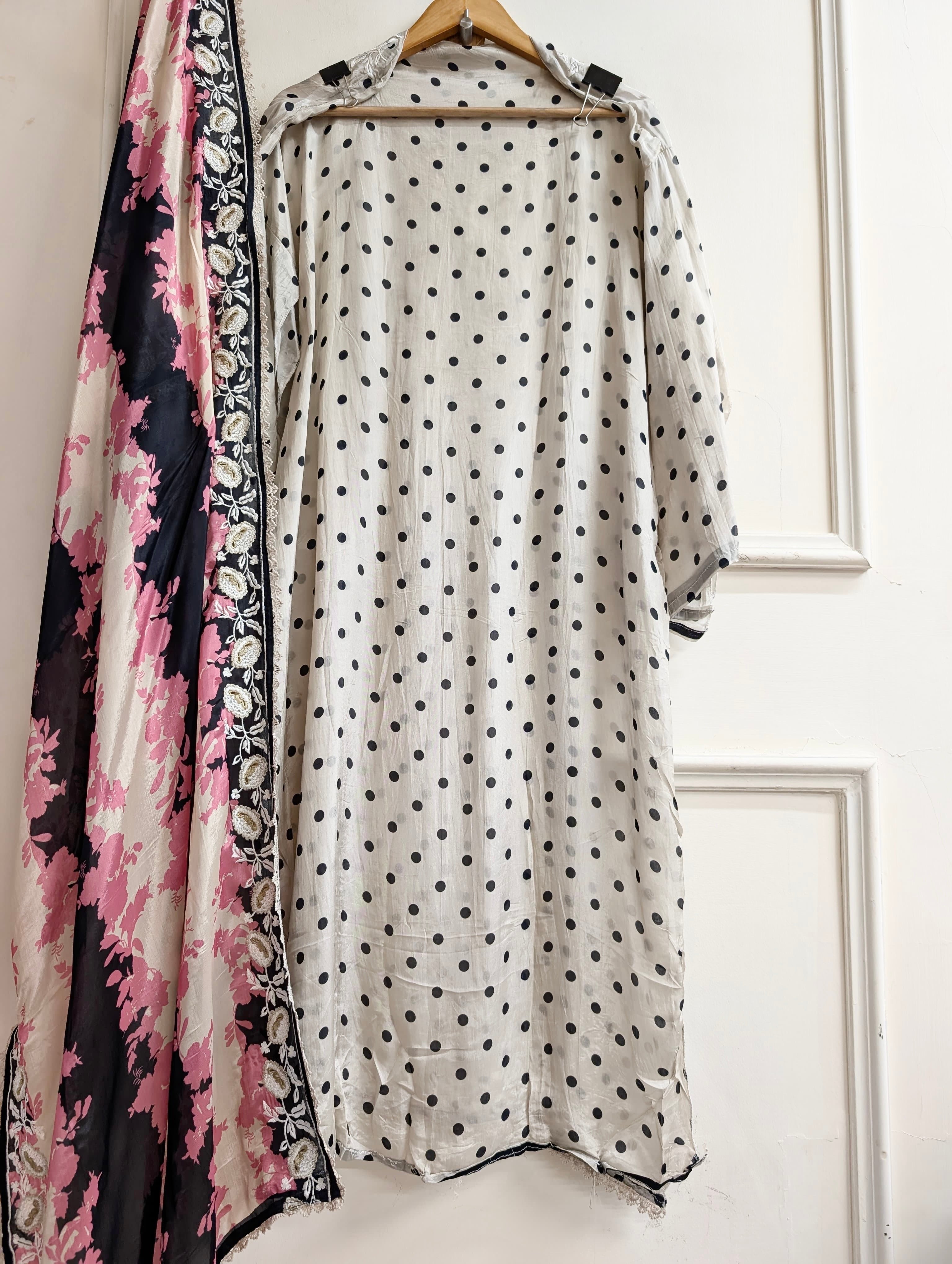 Off White Muslin Blend Printed Unstitched 3-Piece Suit (Devri – D.No 13741)