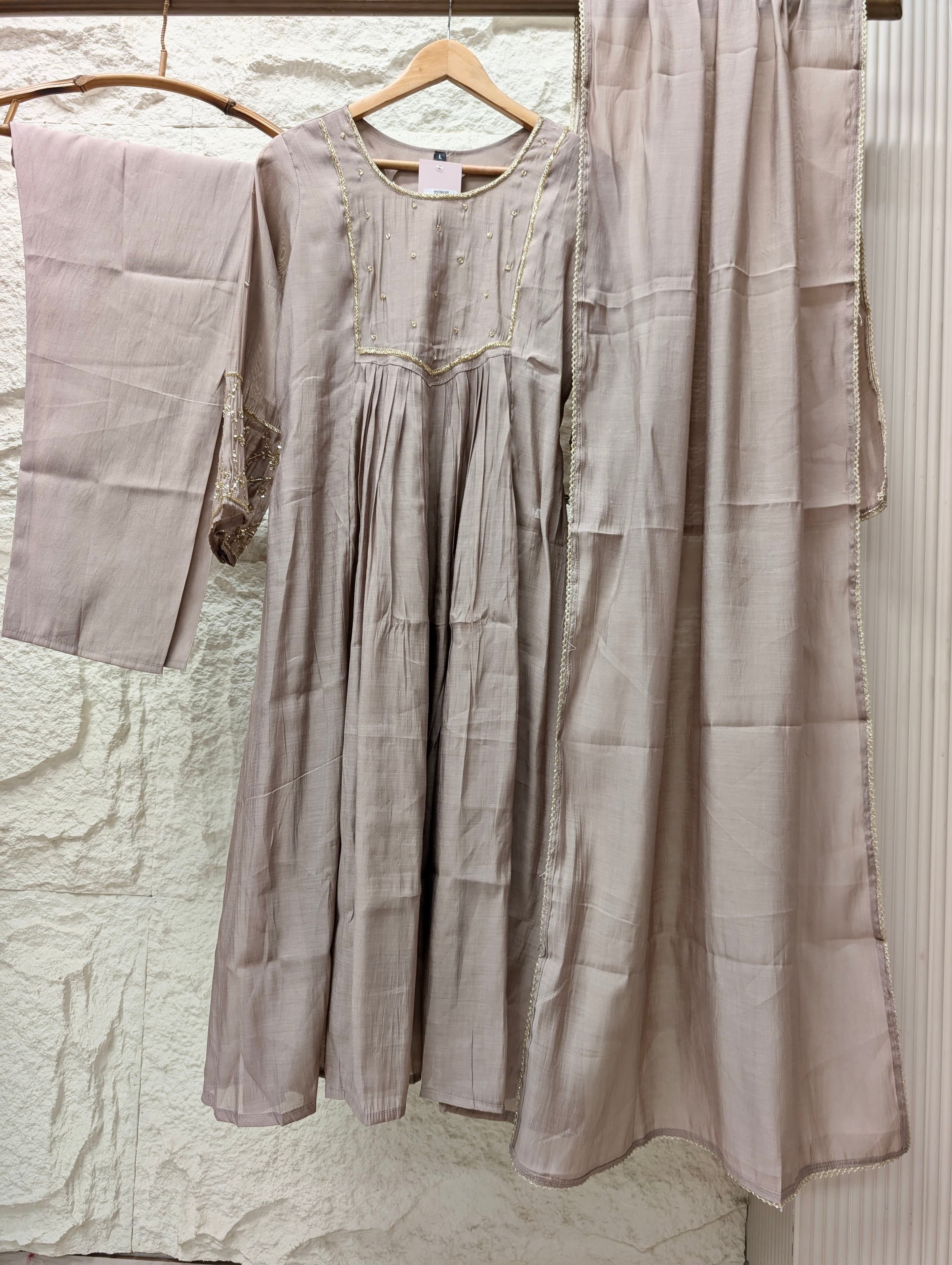 Gulnaar Mul chanderi Embroidered Taupe 3-Piece Set (Devri – D.No 13691)