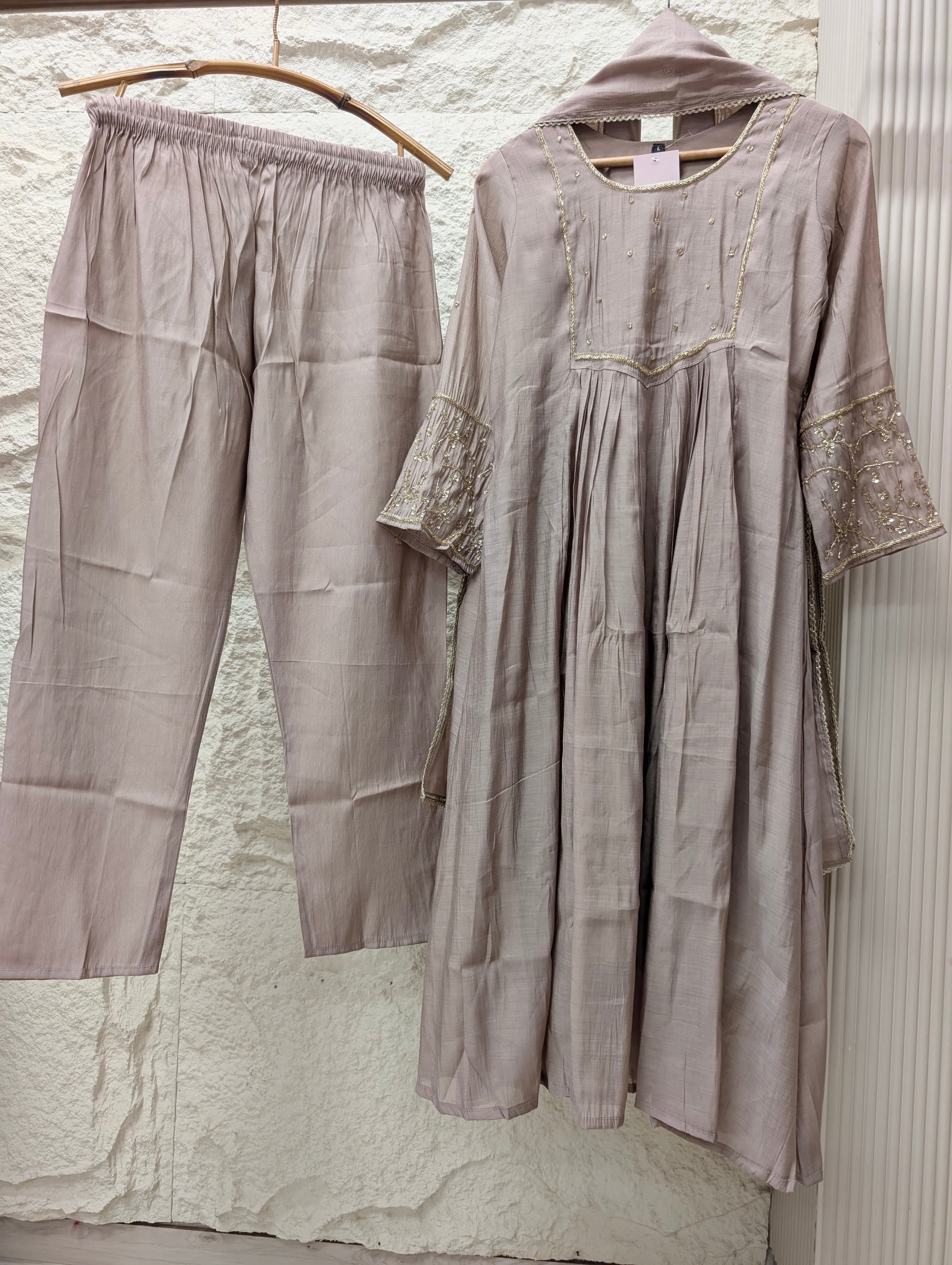 Gulnaar Mul chanderi Embroidered Taupe 3-Piece Set (Devri – D.No 13691)