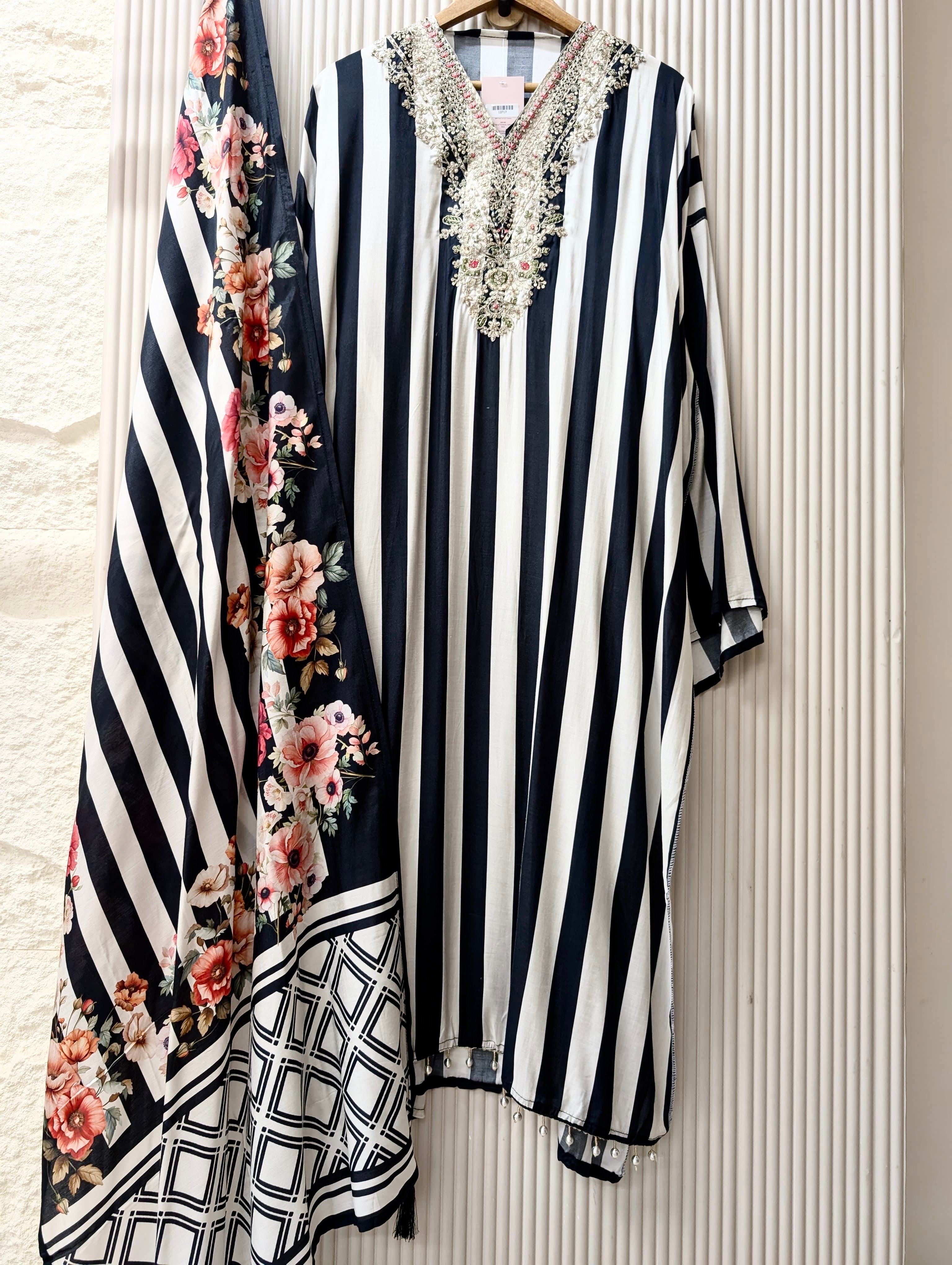 Black Organza Silk Printed Unstitched 3-Piece Suit (Devri – D.No 13717)