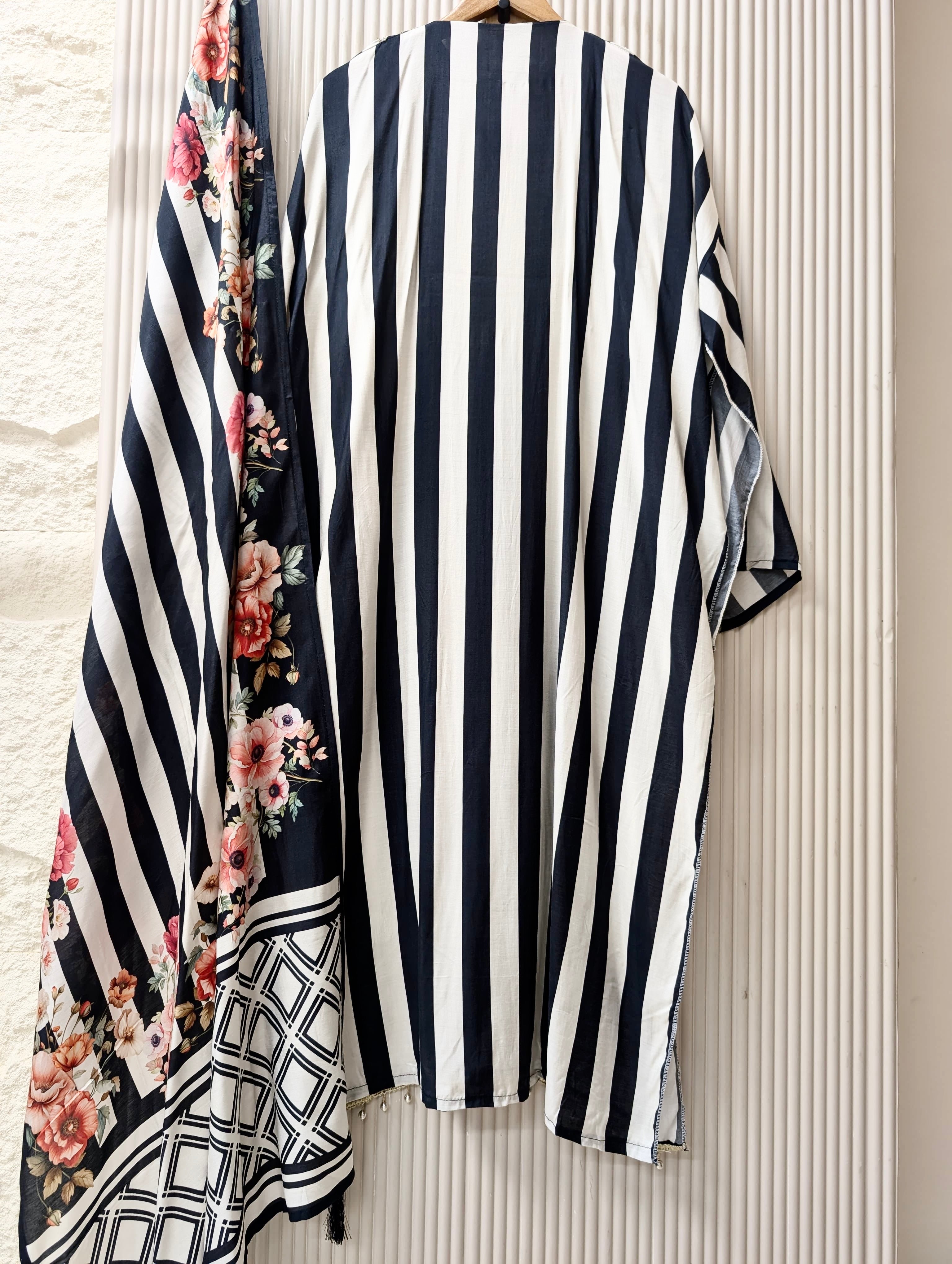 Black Organza Silk Printed Unstitched 3-Piece Suit (Devri – D.No 13717)