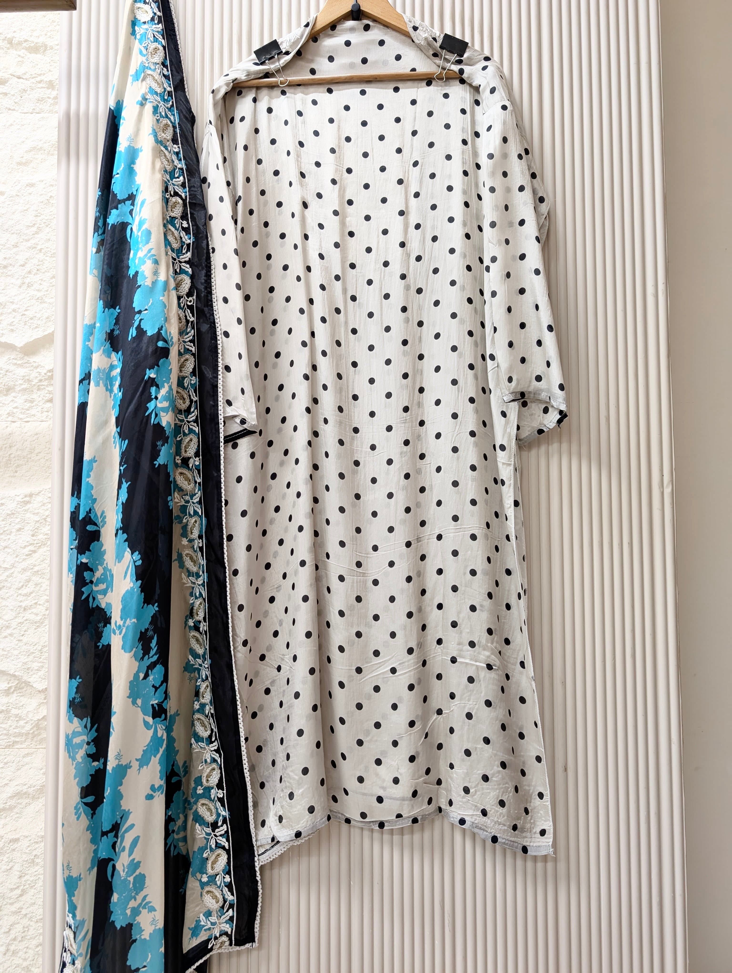 Off White Muslin Blend Printed Unstitched 3-Piece Suit (Devri – D.No 13740)