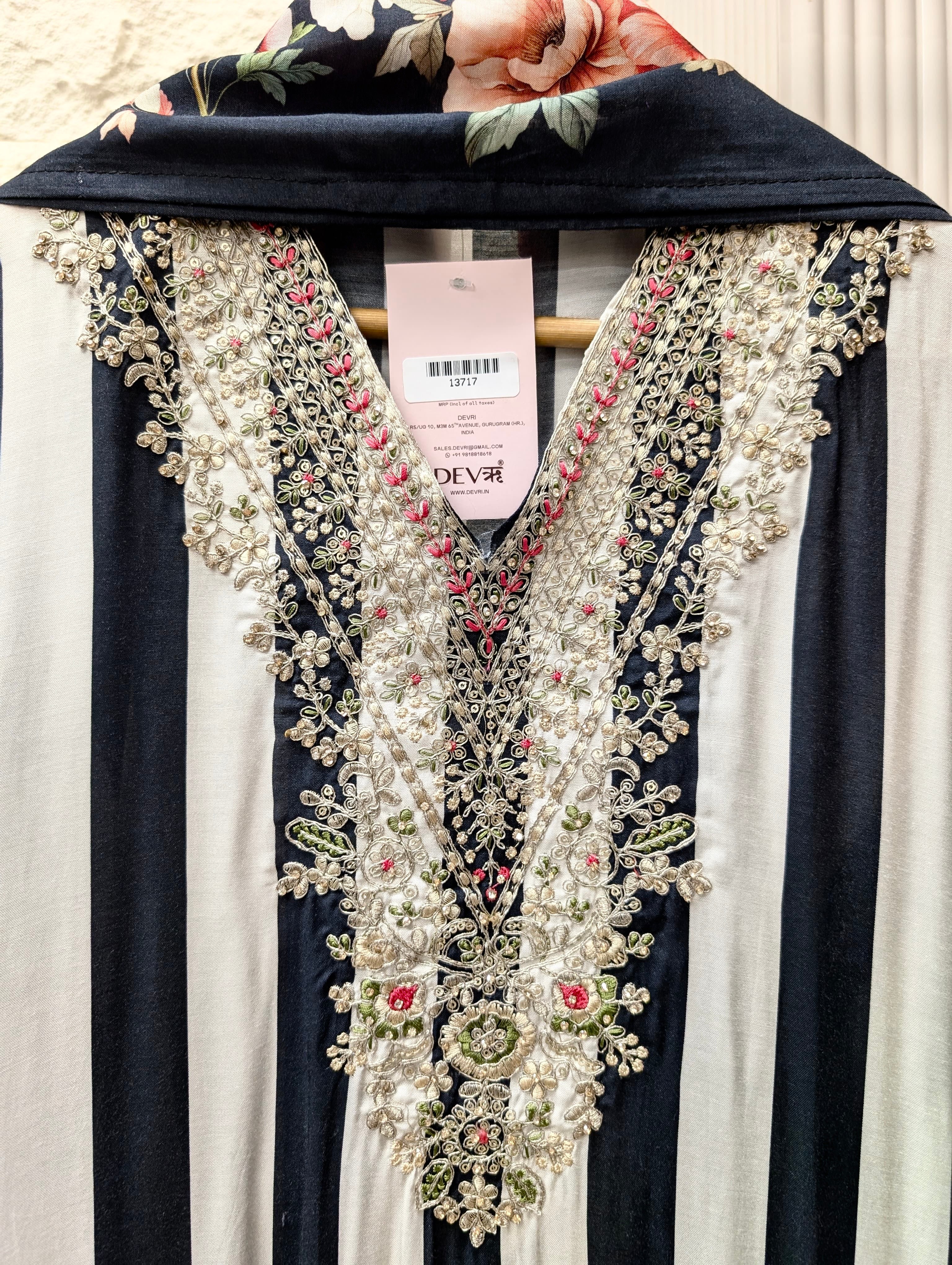 Black Organza Silk Printed Unstitched 3-Piece Suit (Devri – D.No 13717)