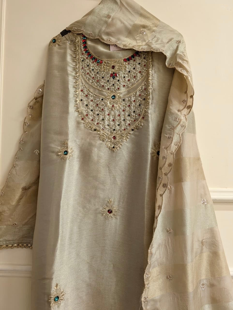 Grey Pure Tissue Giraffe Silk Hand Unstitched 3-Piece Suit (Devri – D.No 13810)