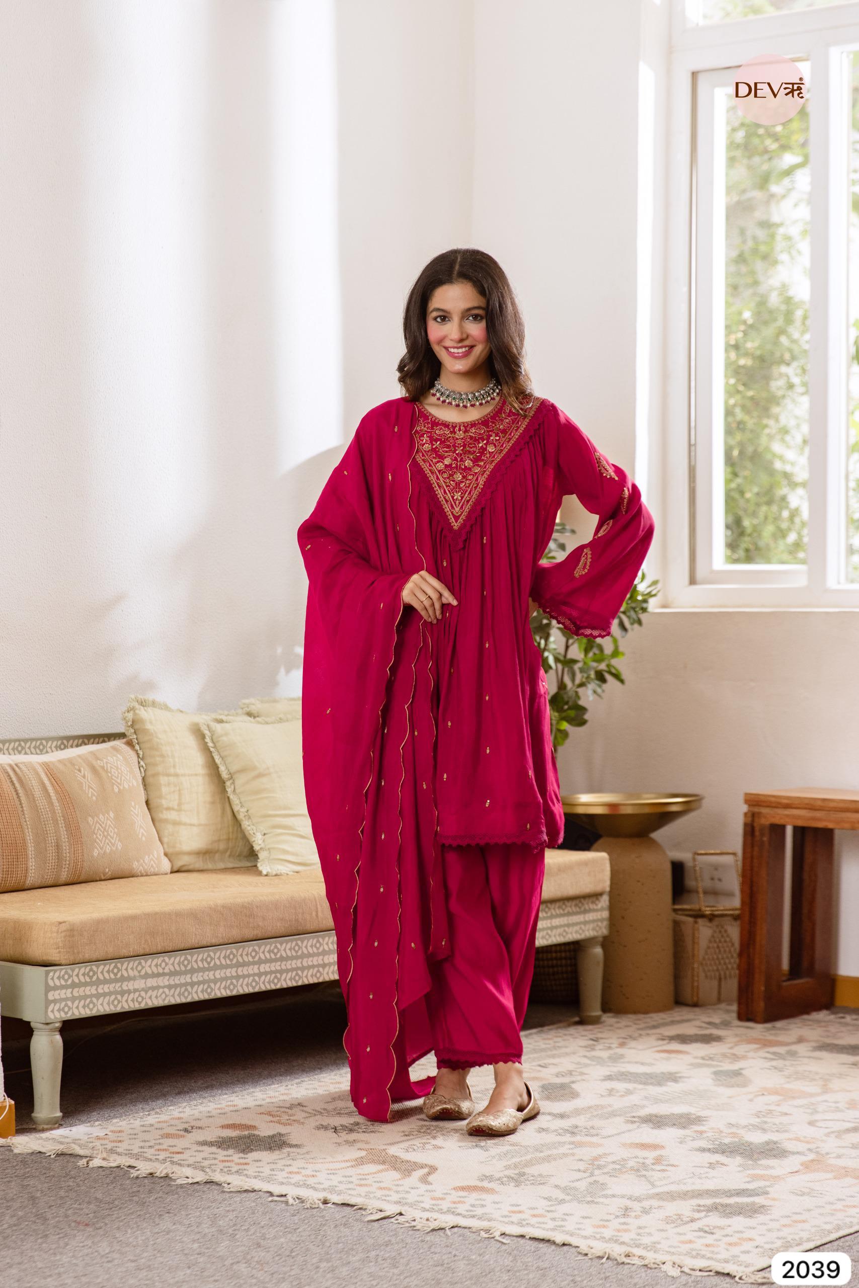 Vasundhra Mul Chanderi Embroidered Magenta 3-Piece Set (Devri – D.No 2039)