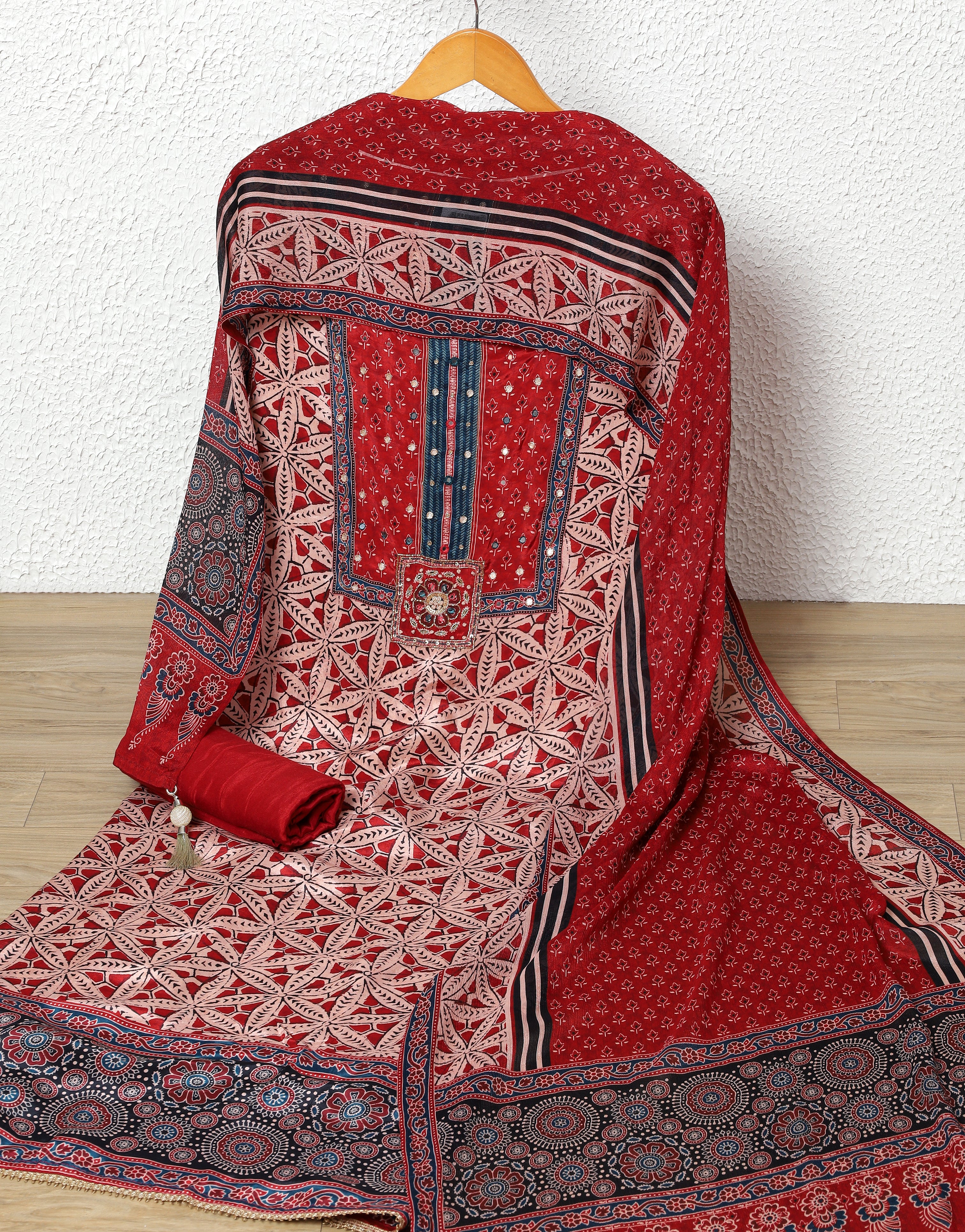 Crimson Pure Muslin Printed Unstitched 3-Piece Suit (Devri – D.No 11772)