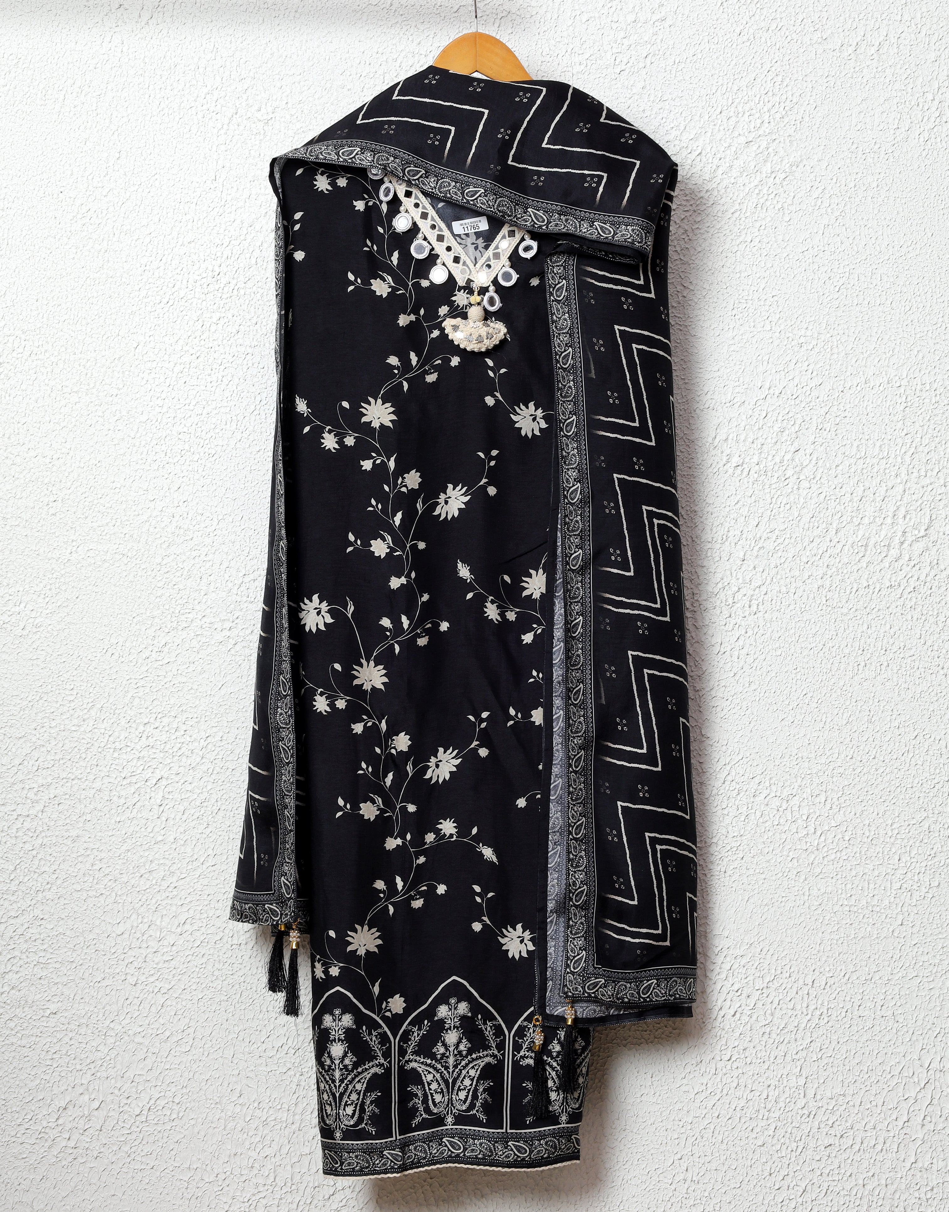 Black Russian Silk Printed Unstitched 3-Piece Suit (Devri – D.No 11765)