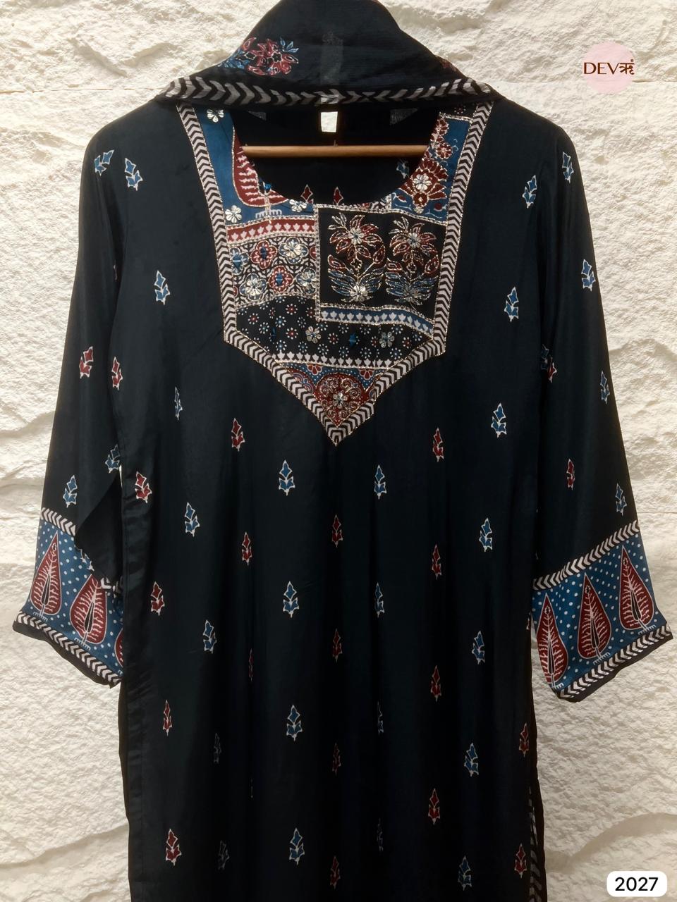 Noor Russian Silk Printed 3-Piece Set (Devri – D.No 2027)