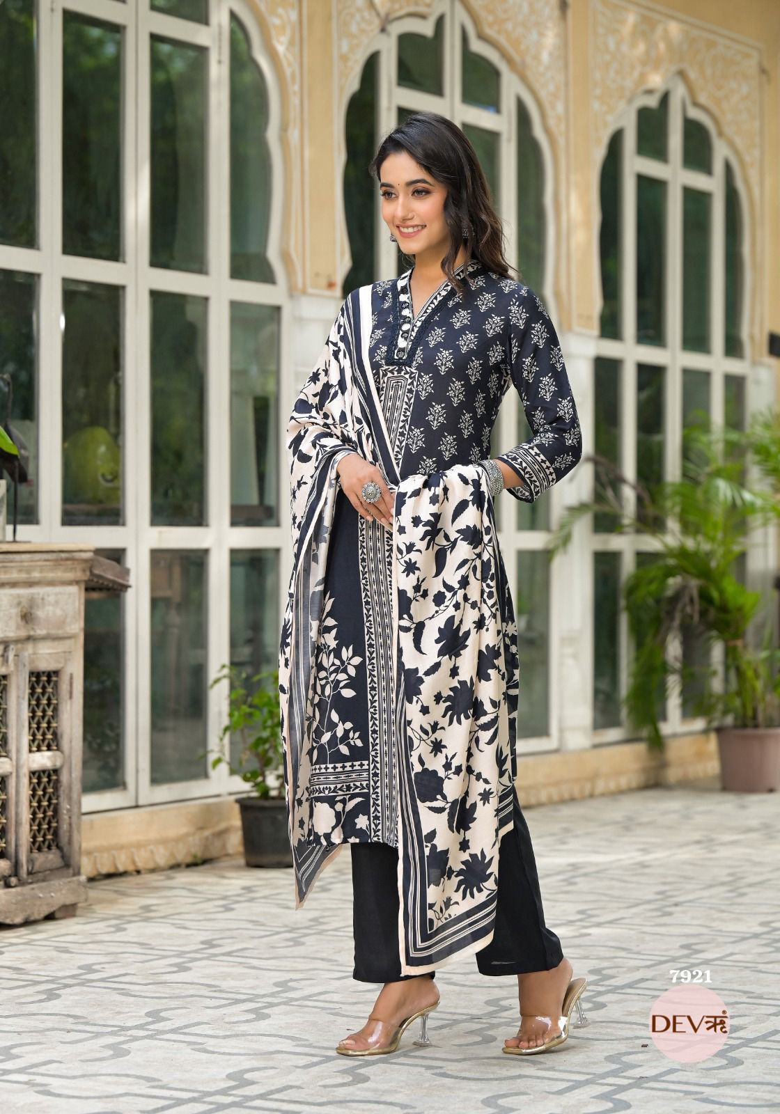 Stylish Pure muslin suit set {7921}