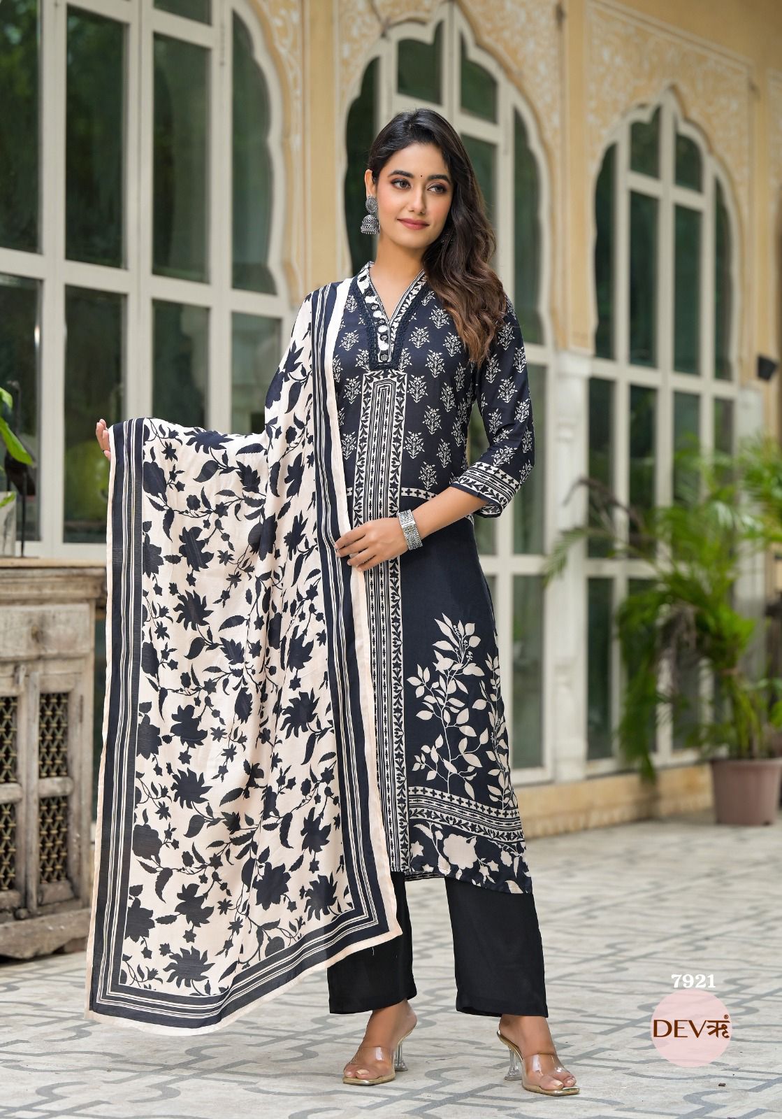 Stylish Pure muslin suit set {7921}