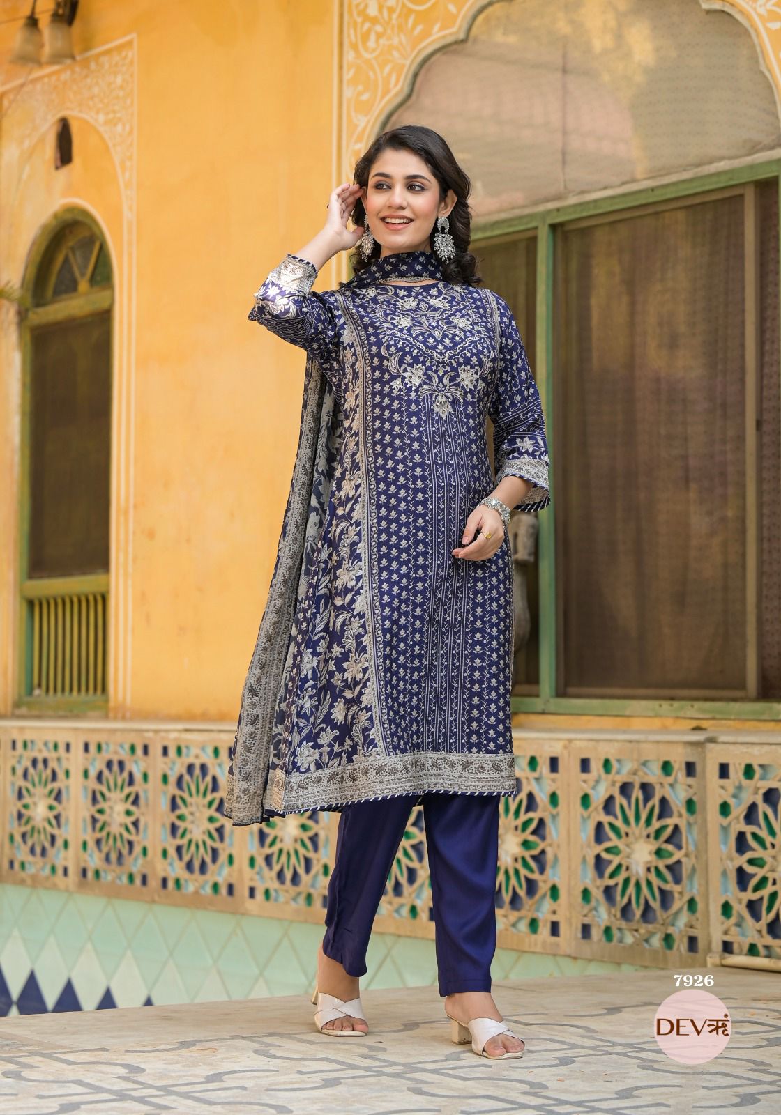 Stylish Pure dola silk suit set