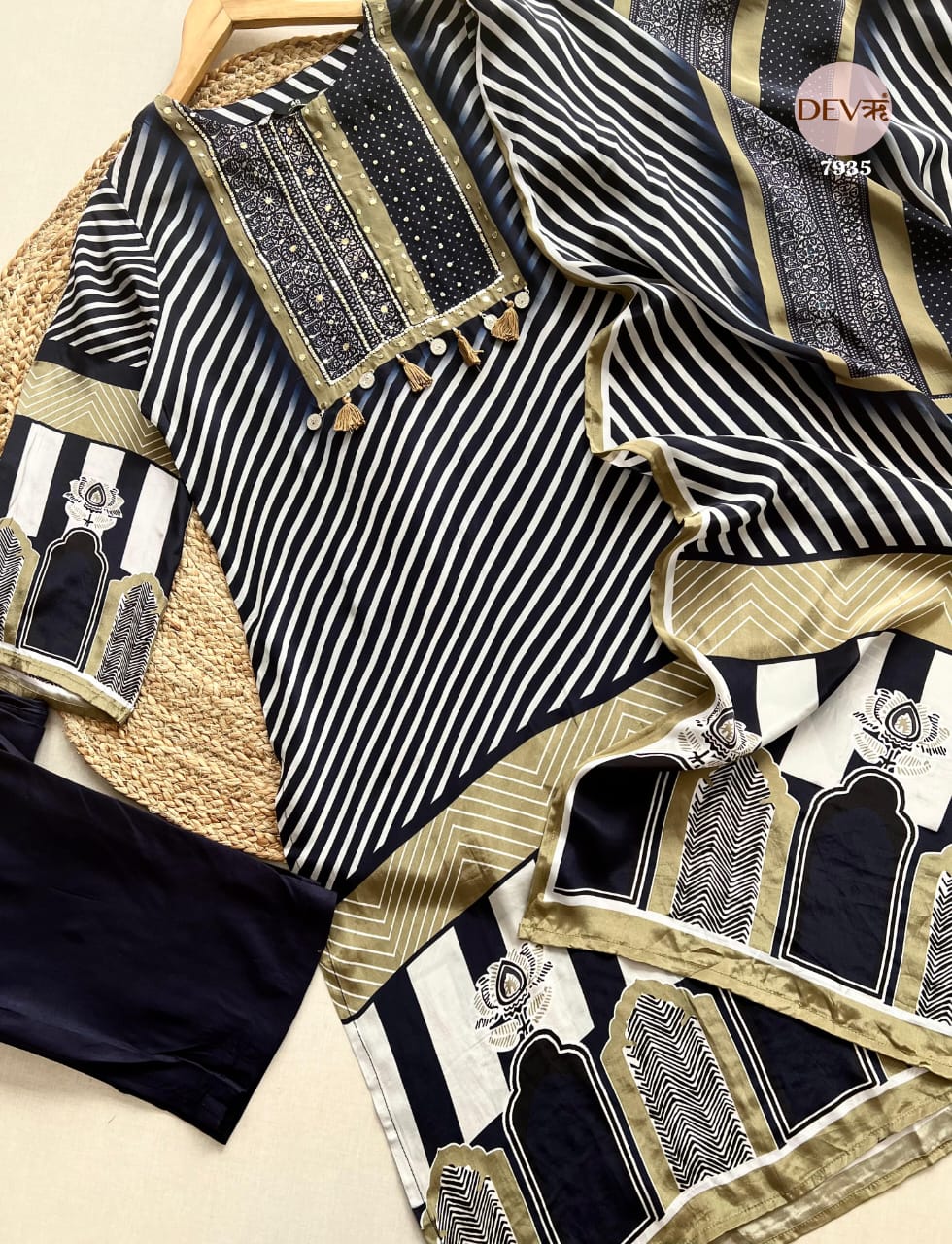 Stylish Pure muslin suit set {7935}