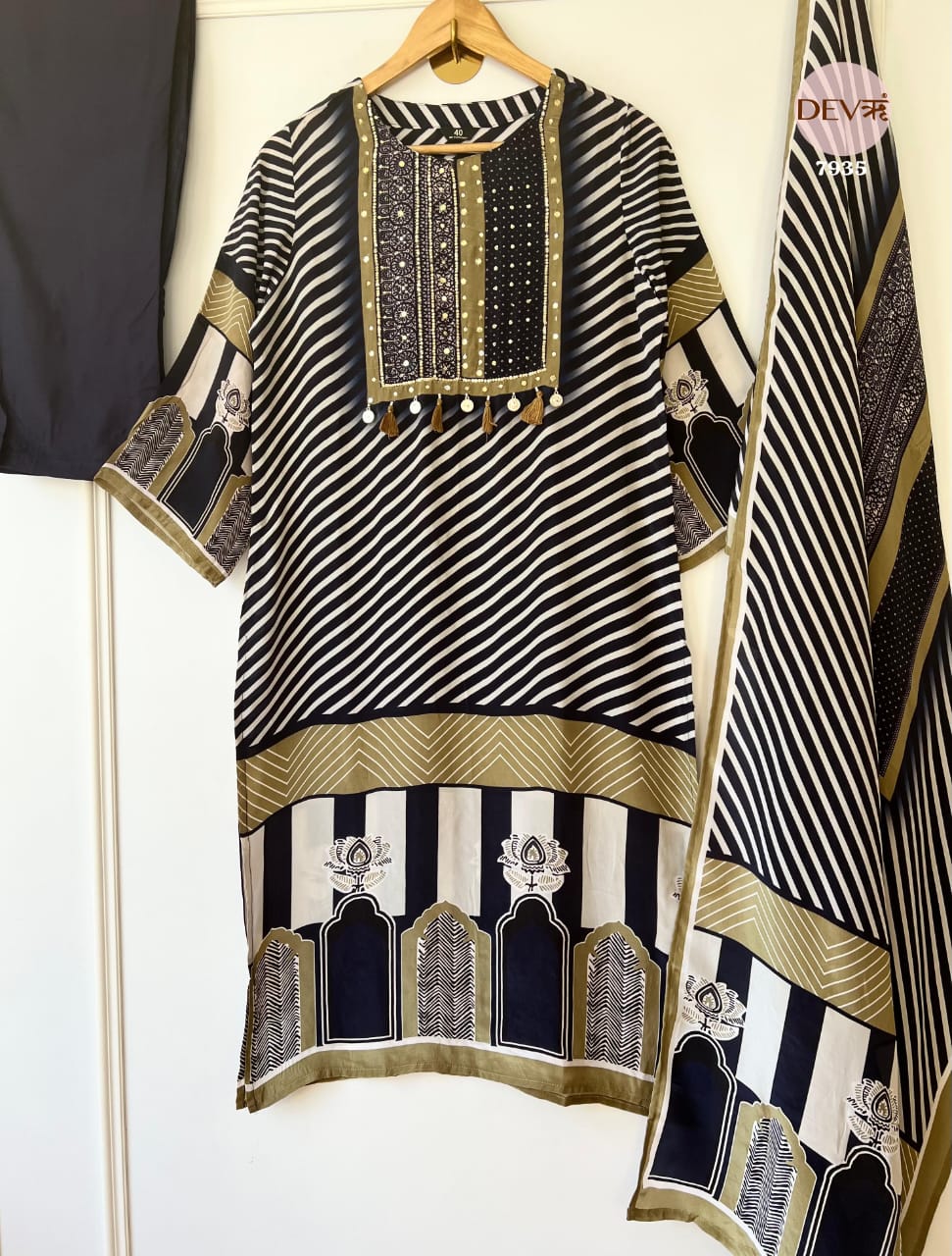 Stylish Pure muslin suit set {7935}