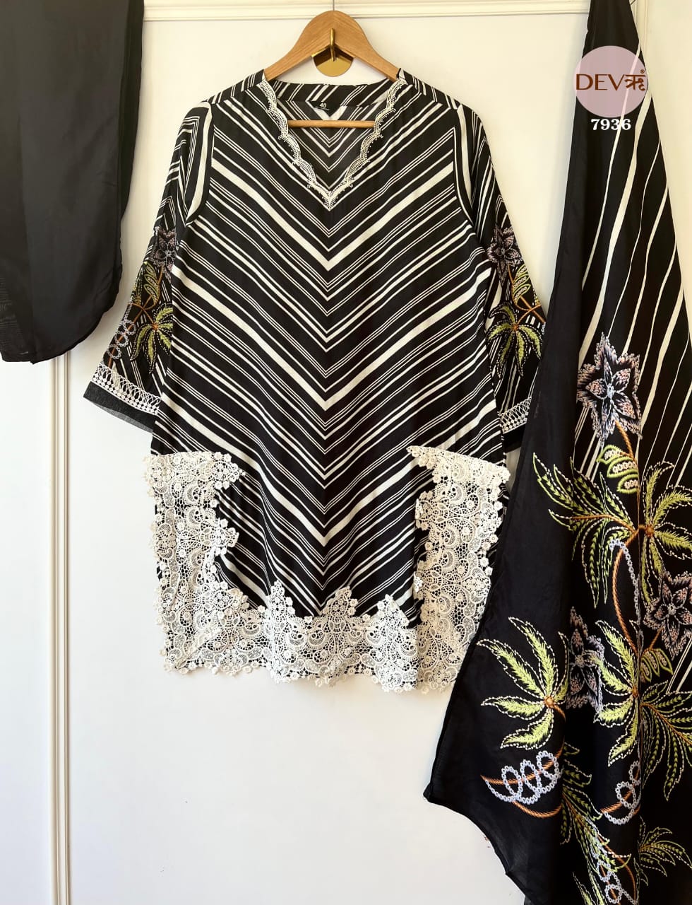 Stylish Pure muslin suit set {7936}