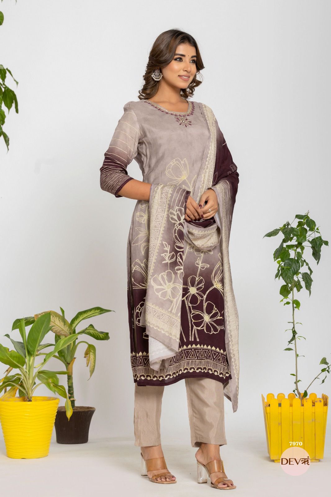 Stylish Pure Muslin Suit Set {7970/M}