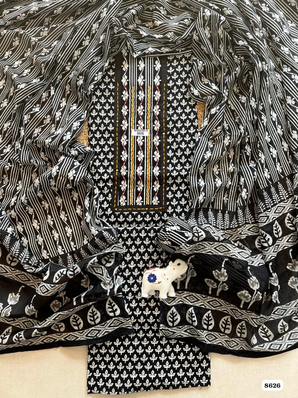 Pure cotton unstitched {8626}