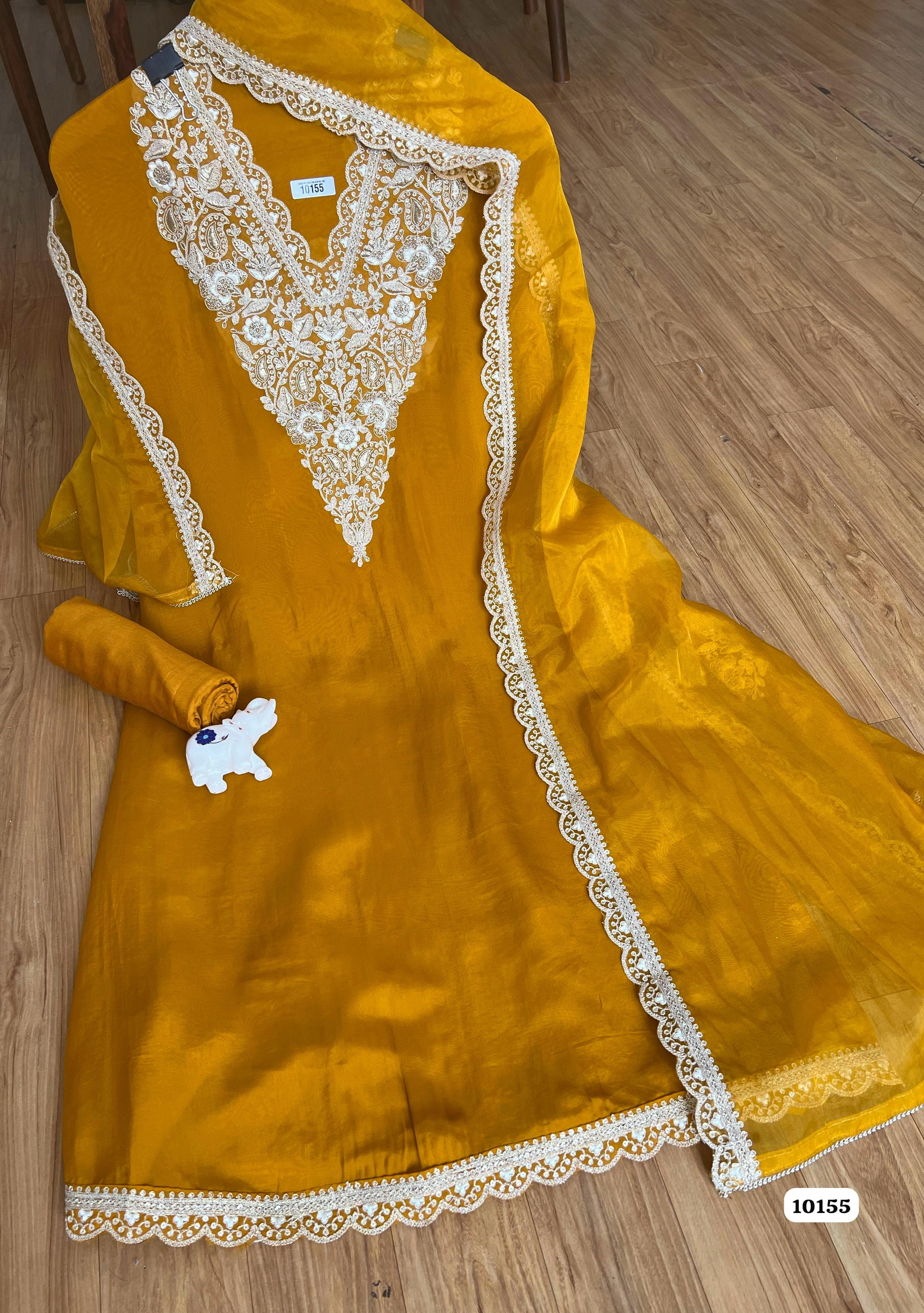 Pure organza unstitched