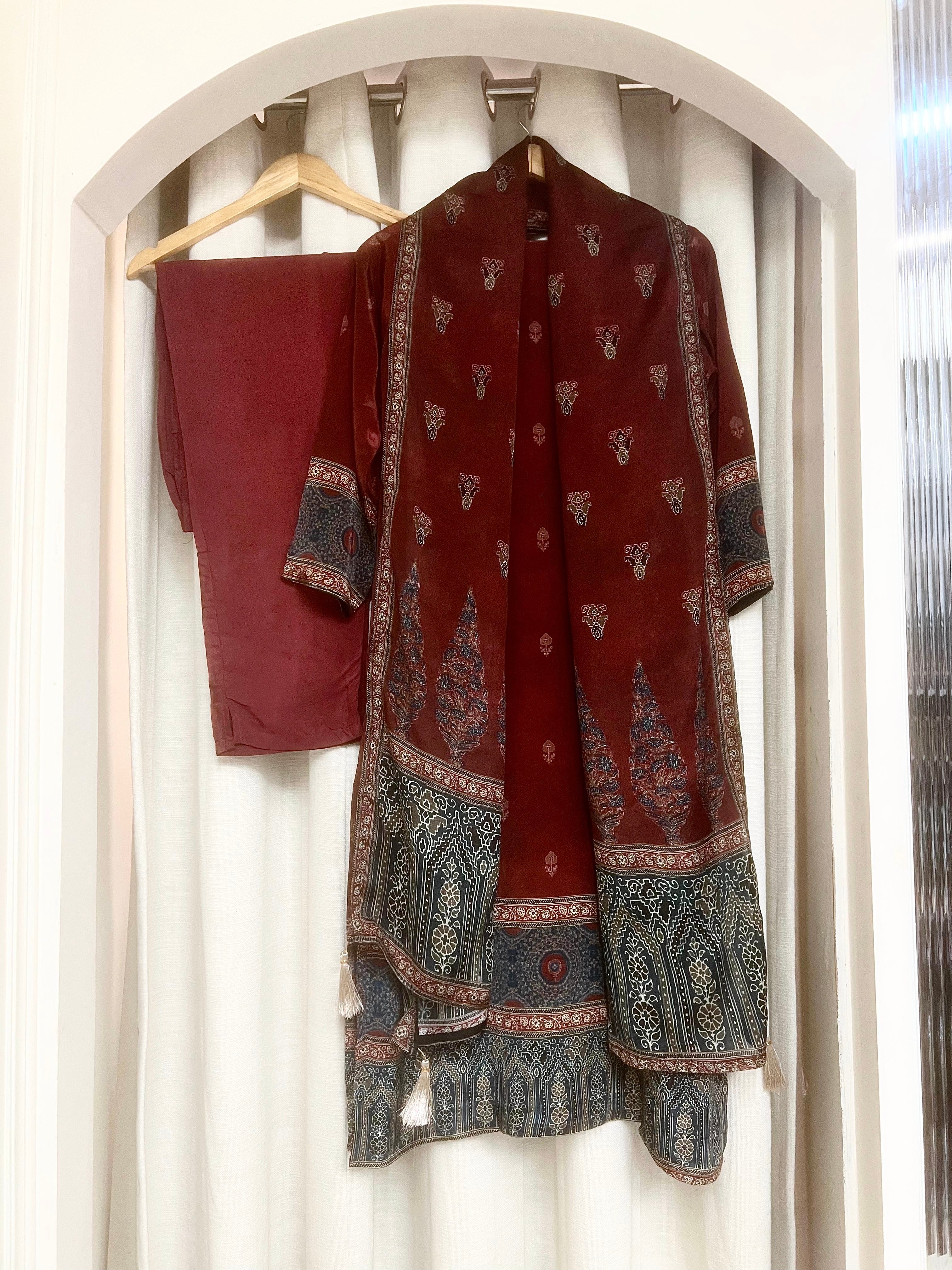 Mehar Maroon natural crepe Embroidered 3-Piece Set - {2002}
