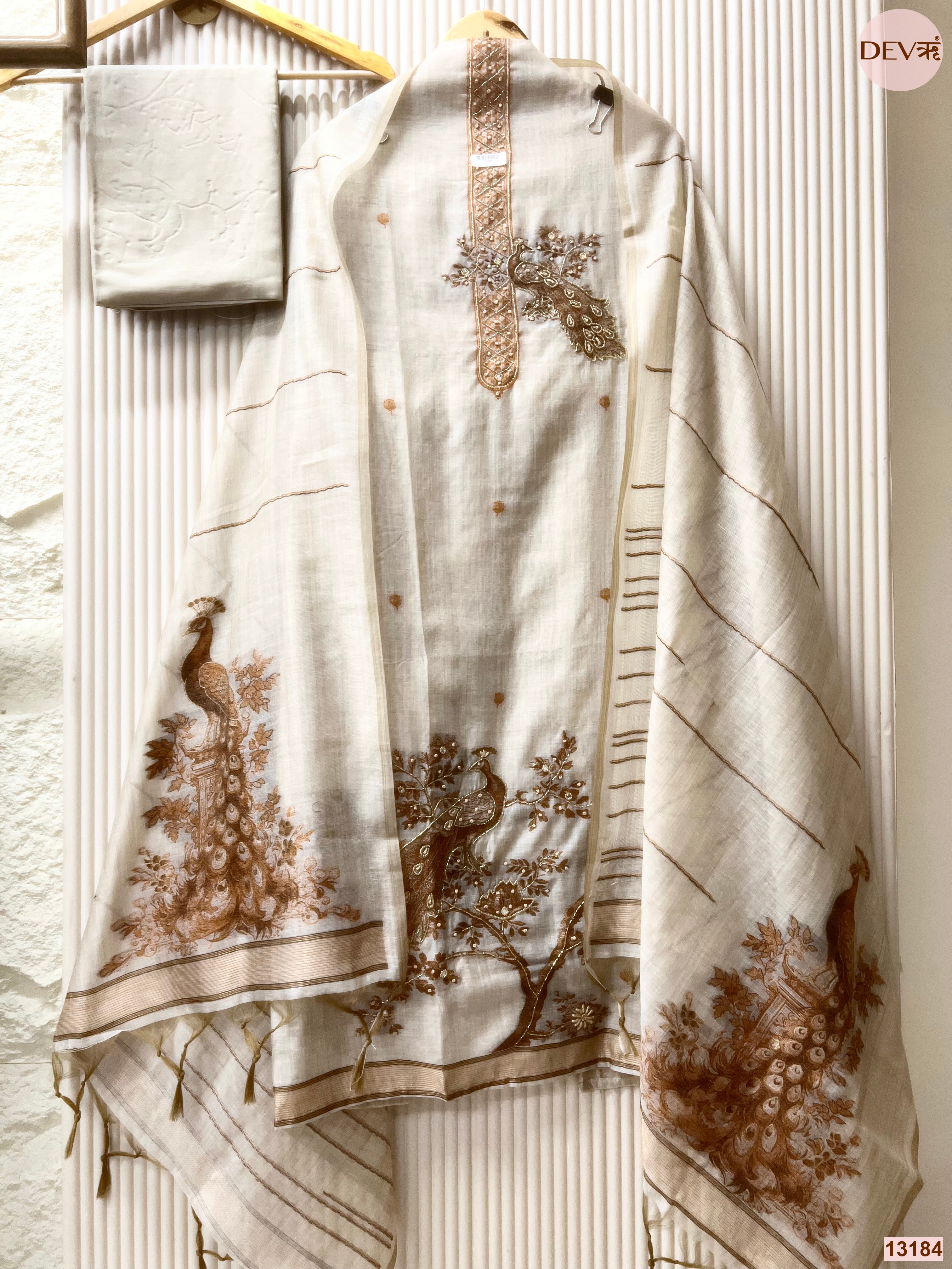 Off White Mul Chanderi Printed Unstitched 3-Piece Suit (Devri – D.No 13184)