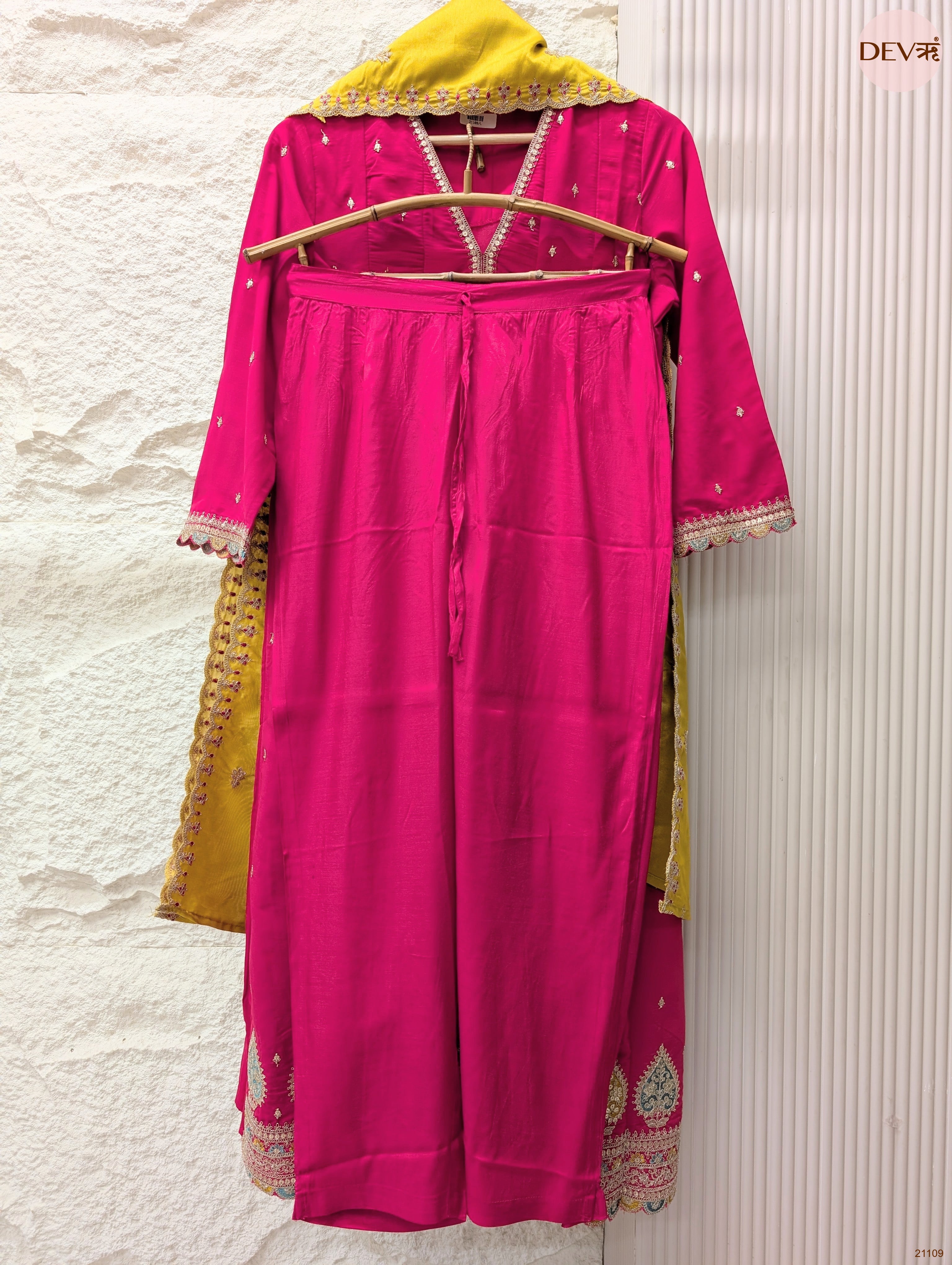 Gulnaar Pure dola silk Embroidered Fuchsia 3-Piece Set (Devri – D.No 21109)