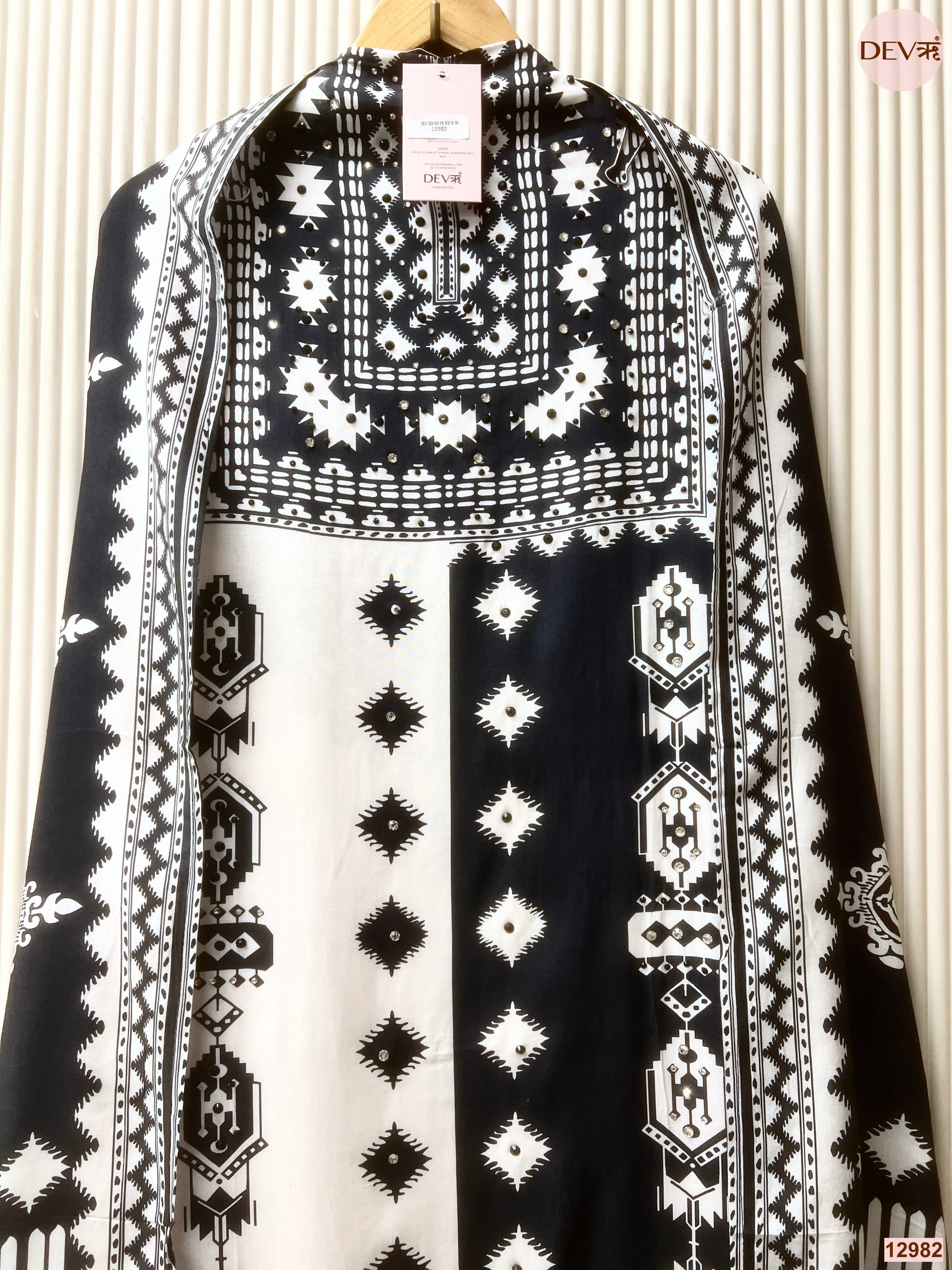 Black Muslin Printed Unstitched 3-Piece Suit (Devri – D.No 12982)