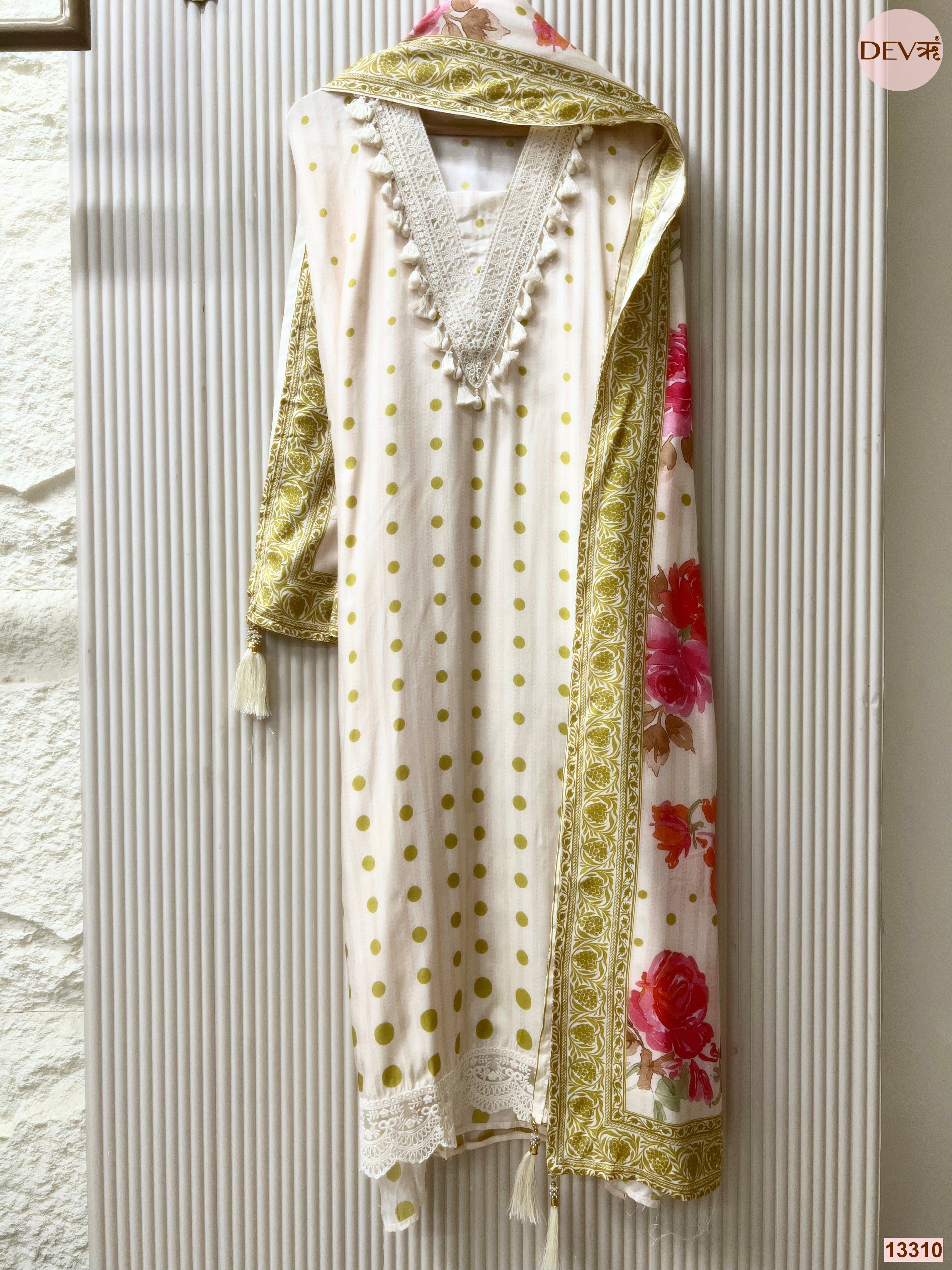 Cream Muslin Printed Unstitched 3-Piece Suit (Devri – D.No 13310)