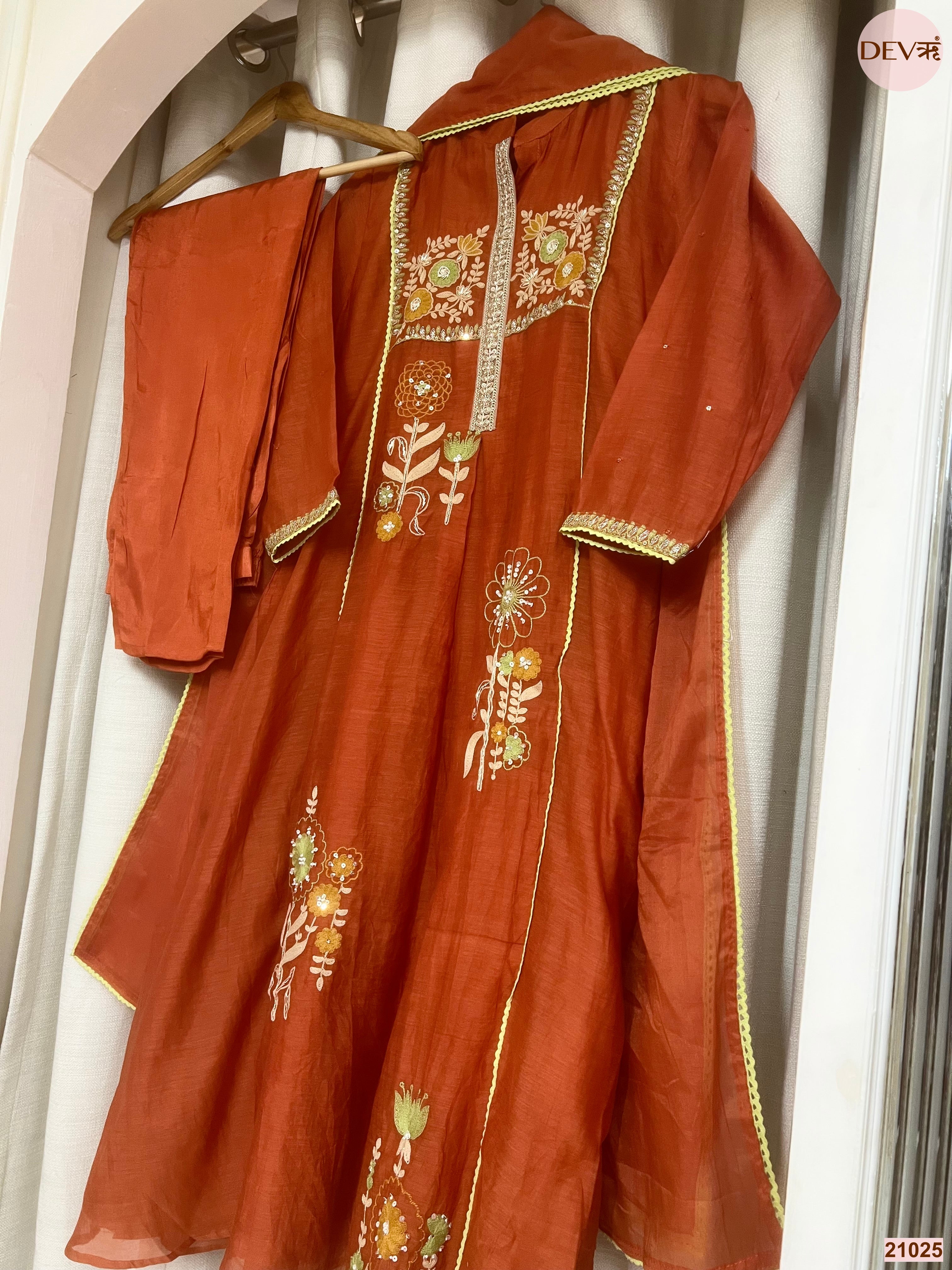 Gulnaar Mul chanderi Embroidered Rust 3-Piece Set (Devri – D.No 21025)